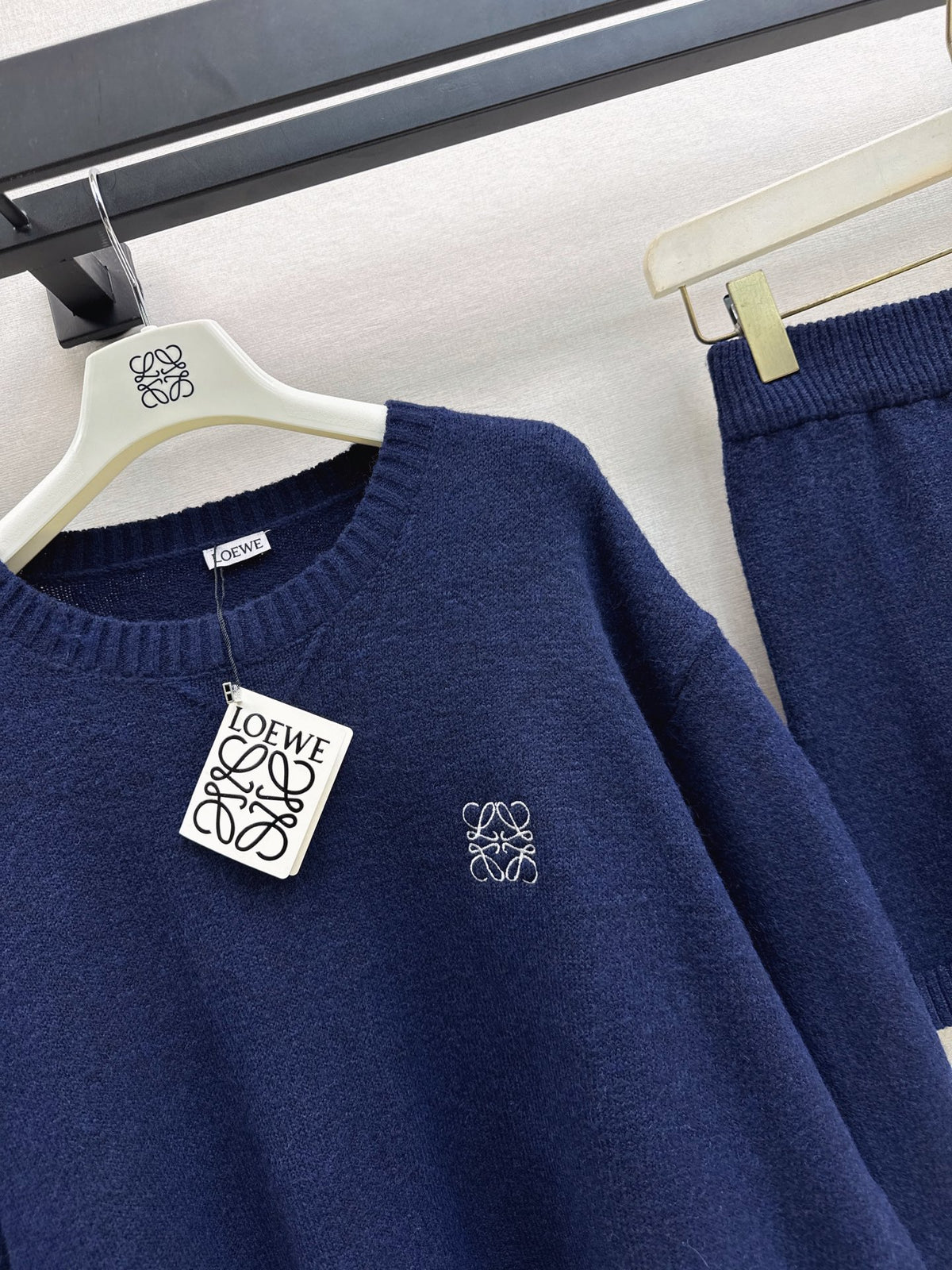 26FW New Knit Sweater & Elastic-Waist Shorts Set 🩶💙