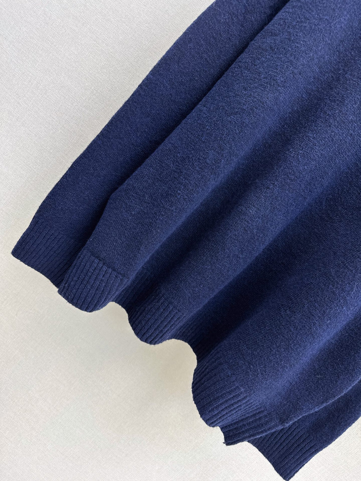 26FW New Knit Sweater & Elastic-Waist Shorts Set 🩶💙