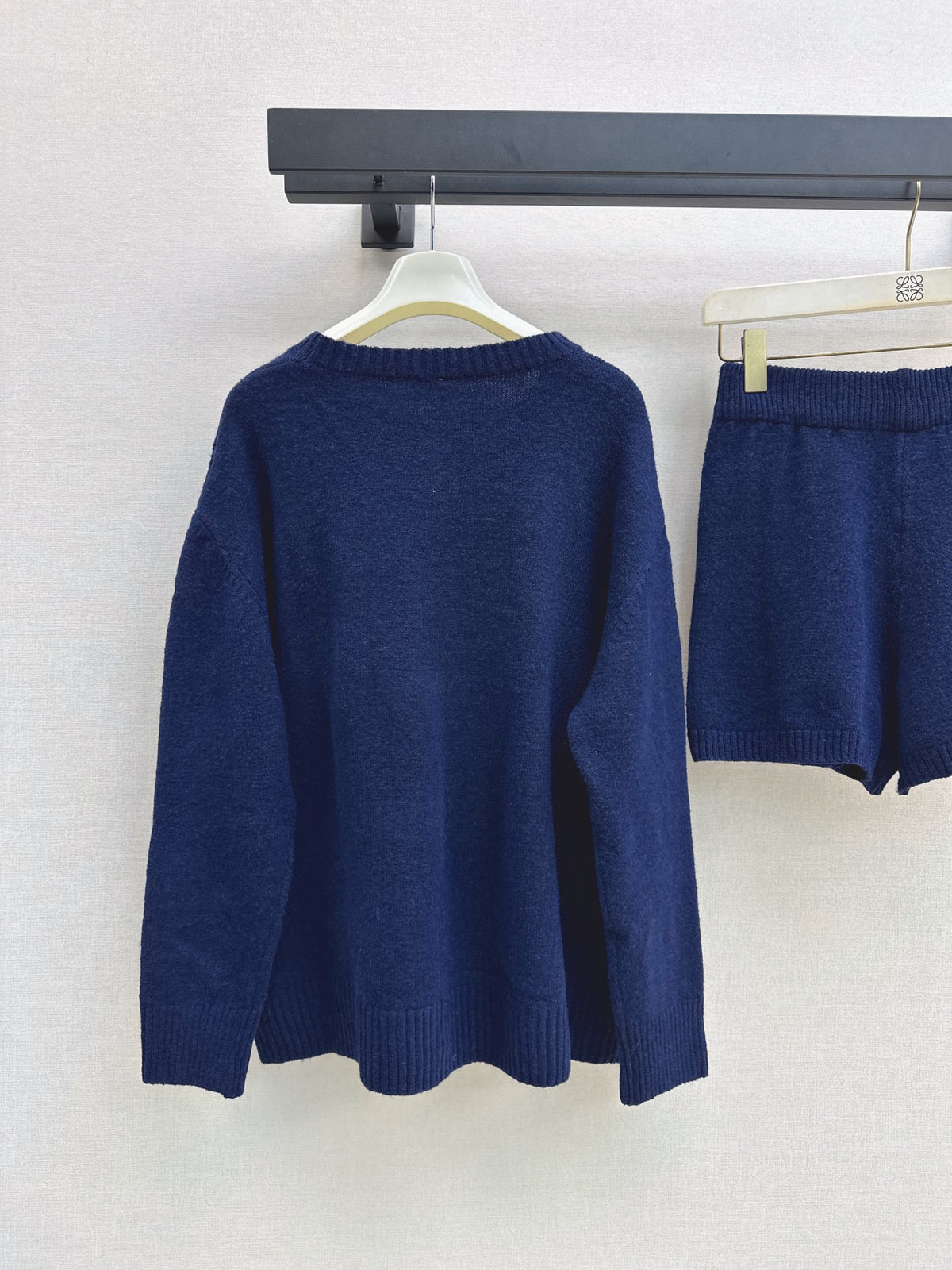 26FW New Knit Sweater & Elastic-Waist Shorts Set 🩶💙