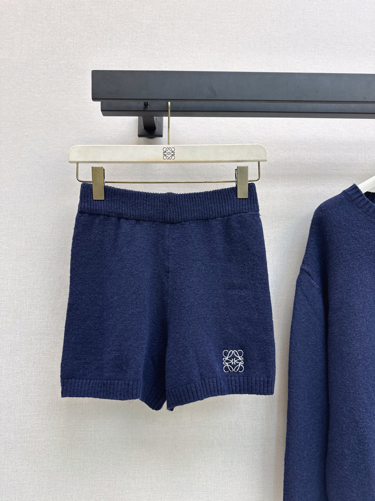 26FW New Knit Sweater & Elastic-Waist Shorts Set 🩶💙