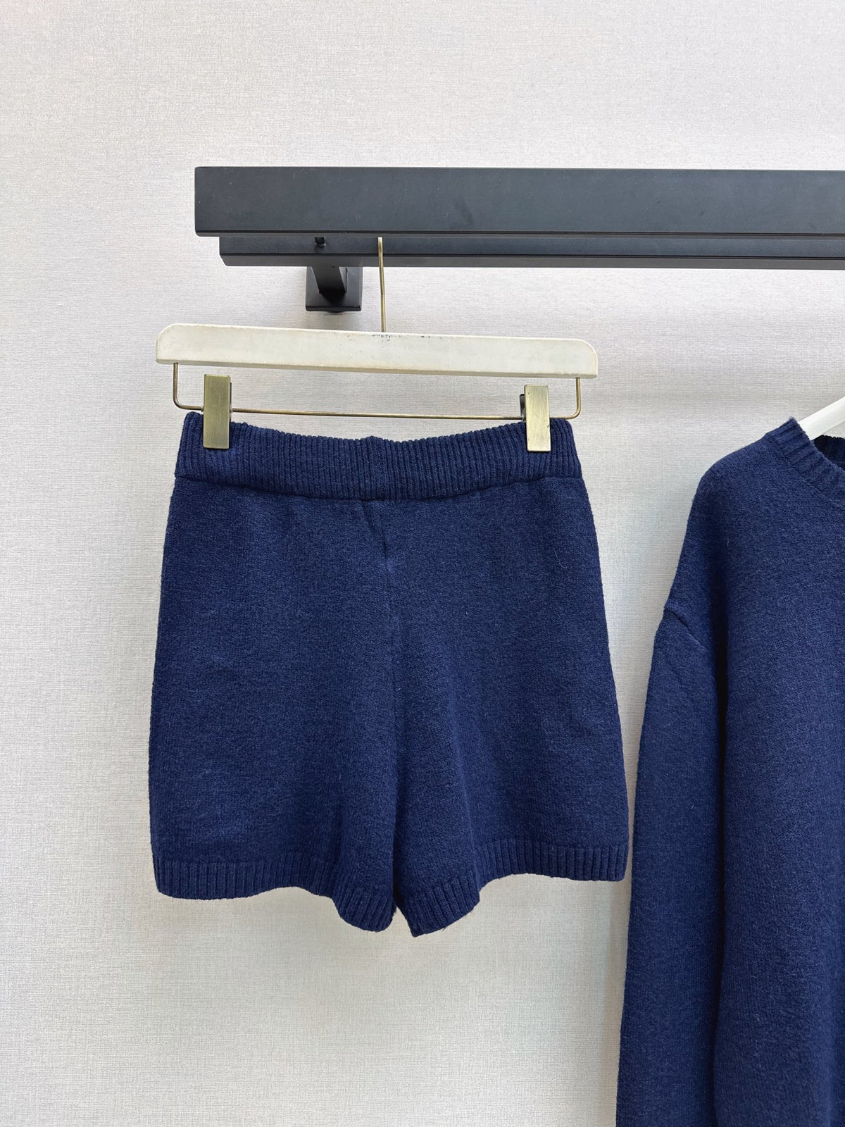 26FW New Knit Sweater & Elastic-Waist Shorts Set 🩶💙