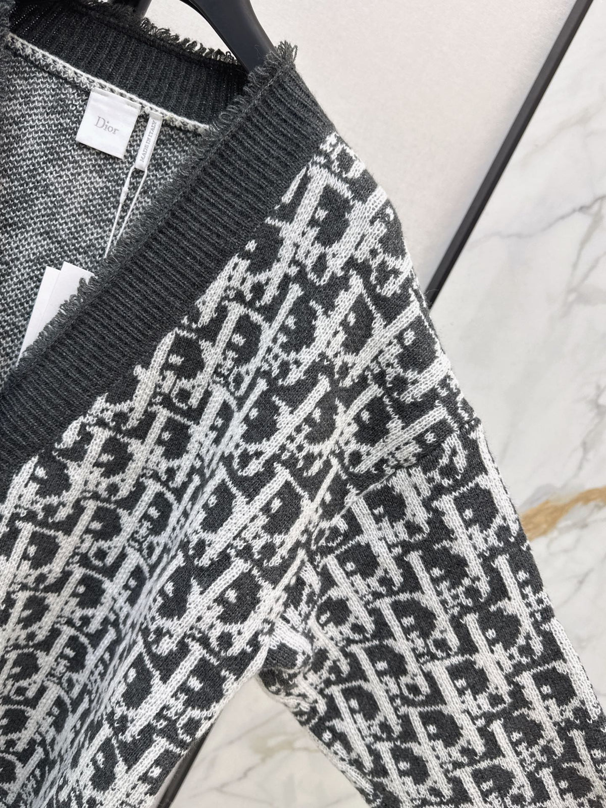 26FW New V-neck loose-fit cardigan 🤎🩶