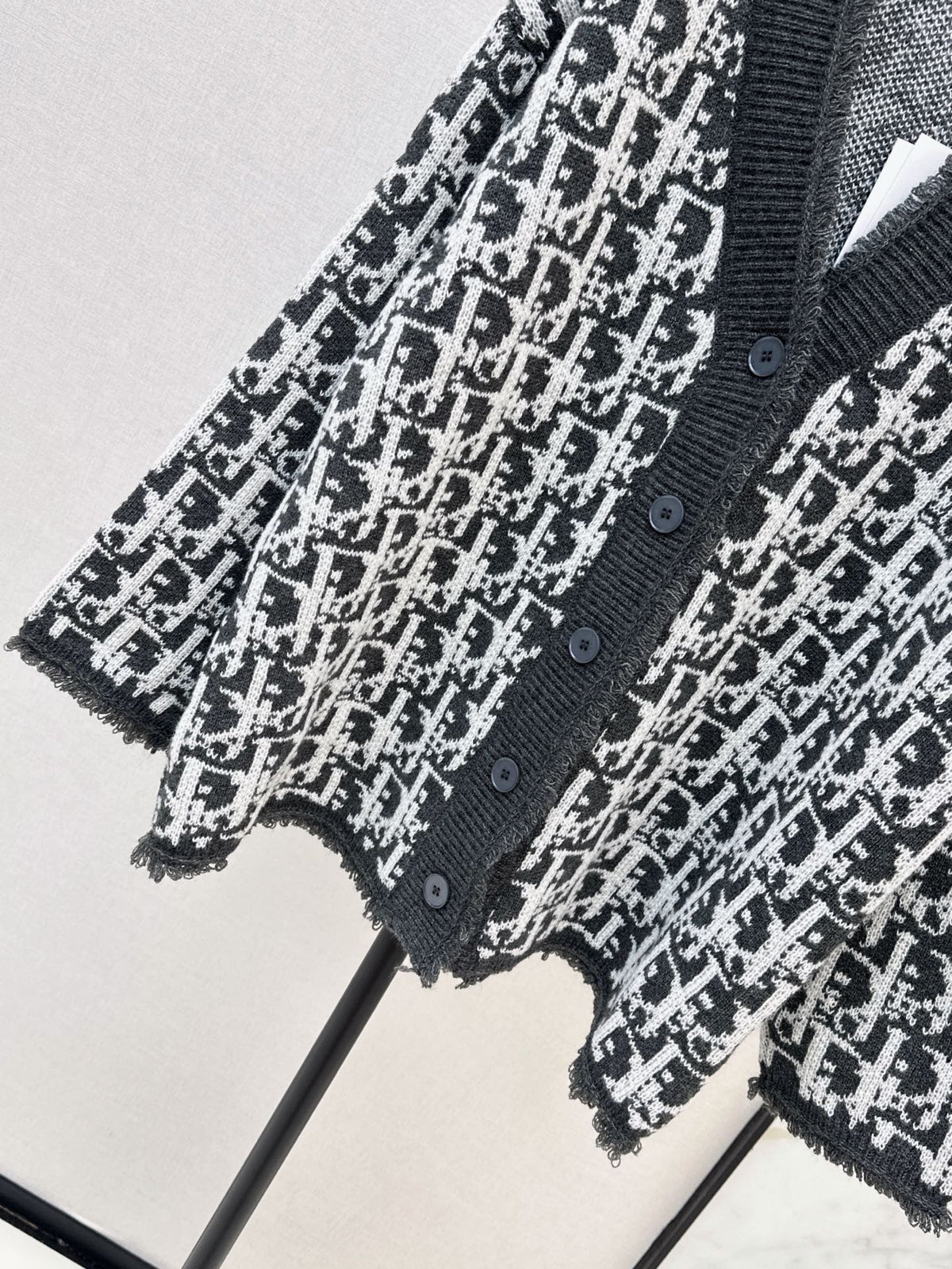 26FW New V-neck loose-fit cardigan 🤎🩶