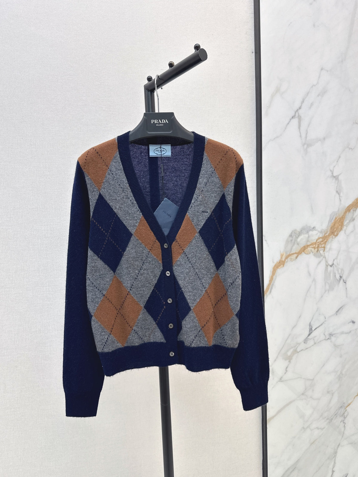 26FW New Quilted V-Neck Knit Cardigan 🖤