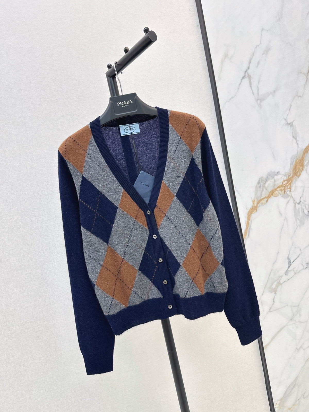 26FW New Quilted V-Neck Knit Cardigan 🖤