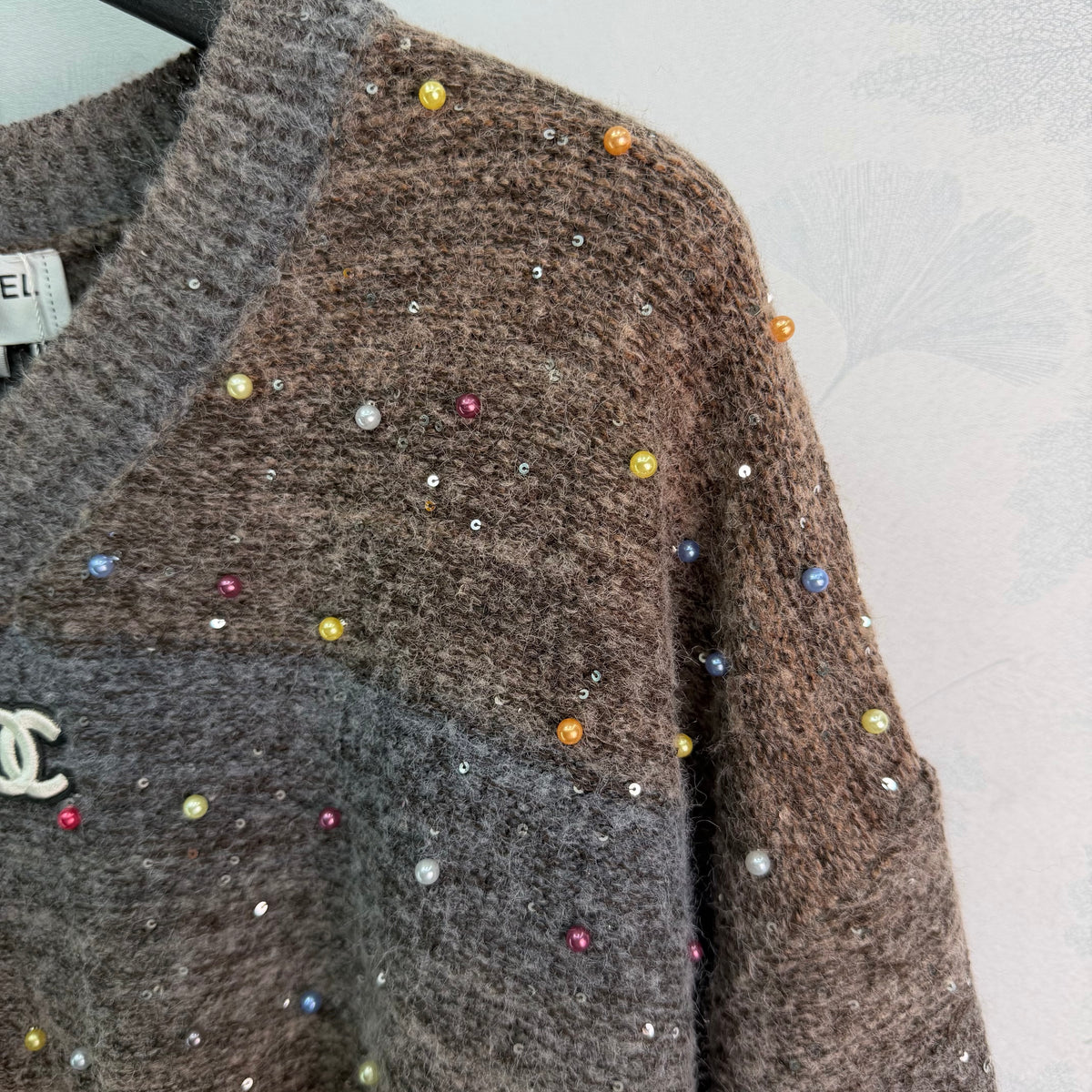 26FW New V-Neck Long-Sleeve Knit Sweater