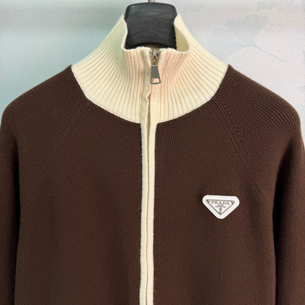 26FW New Mock-Neck Zip-Up Knit Cardigan