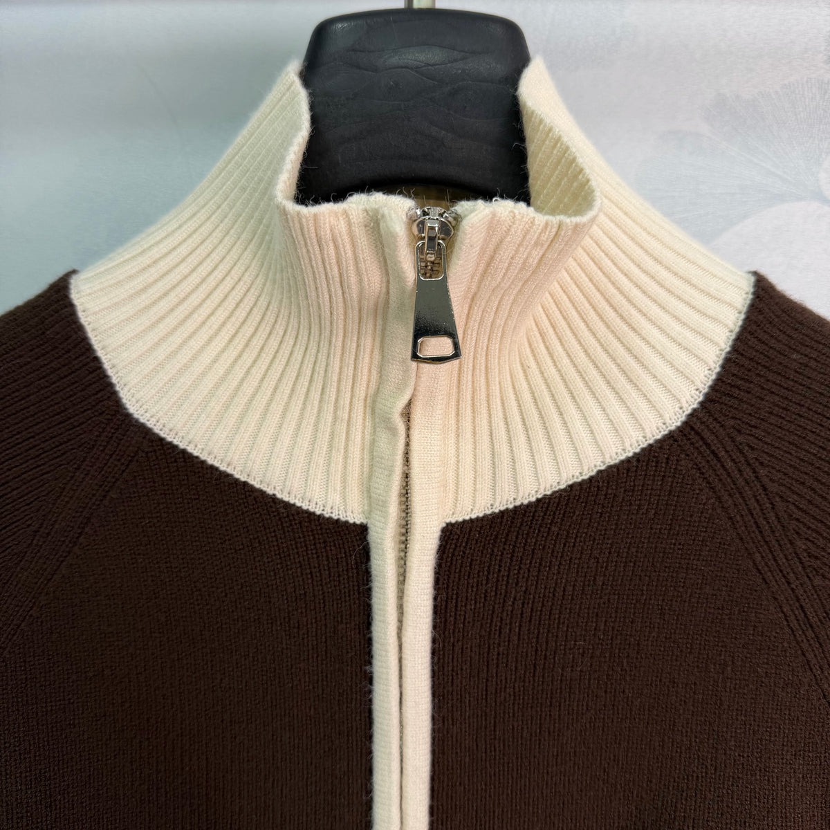 26FW New Mock-Neck Zip-Up Knit Cardigan