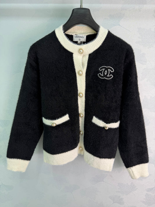 26FW New Long-Sleeve Cardigan with Round Neck and Double-C Logo