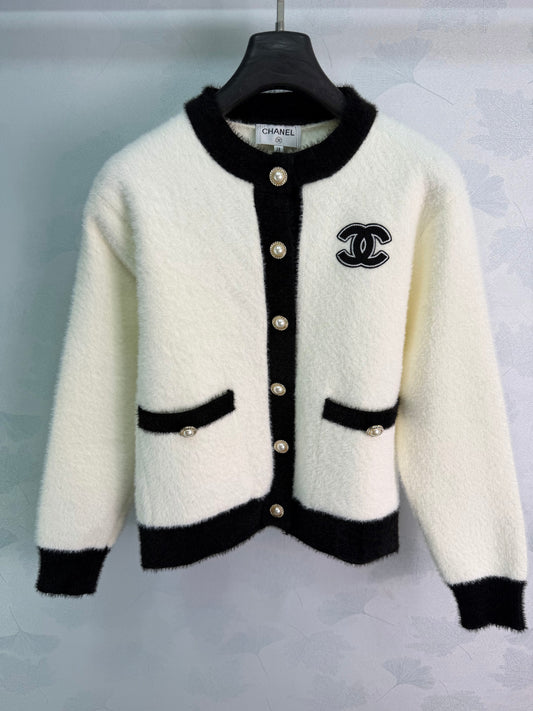 26FW New Long-Sleeve Cardigan with Round Neck and Double-C Logo