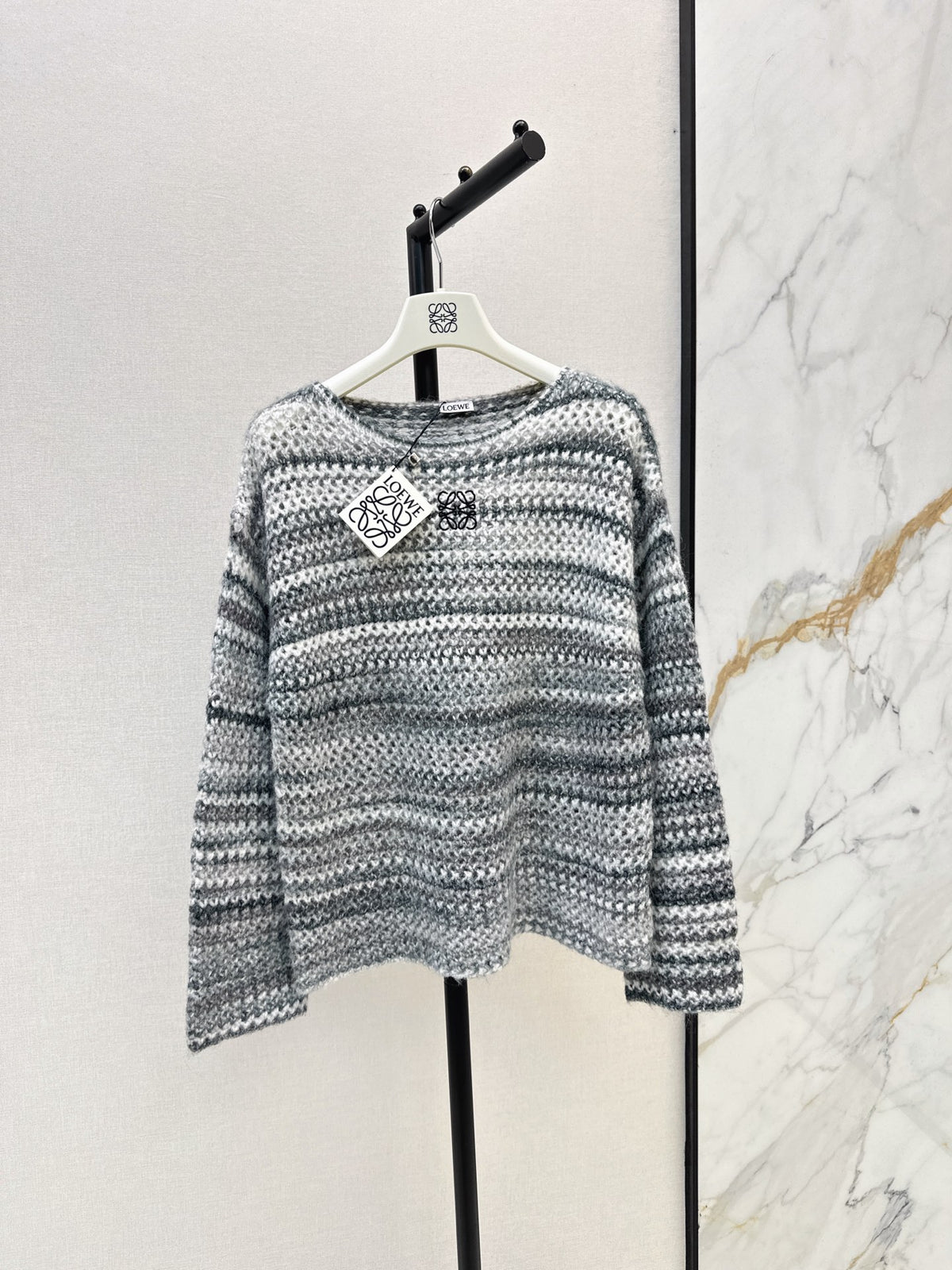 26FW New: Gradient Striped Cut-Out Knit Sweater 🩶🩷