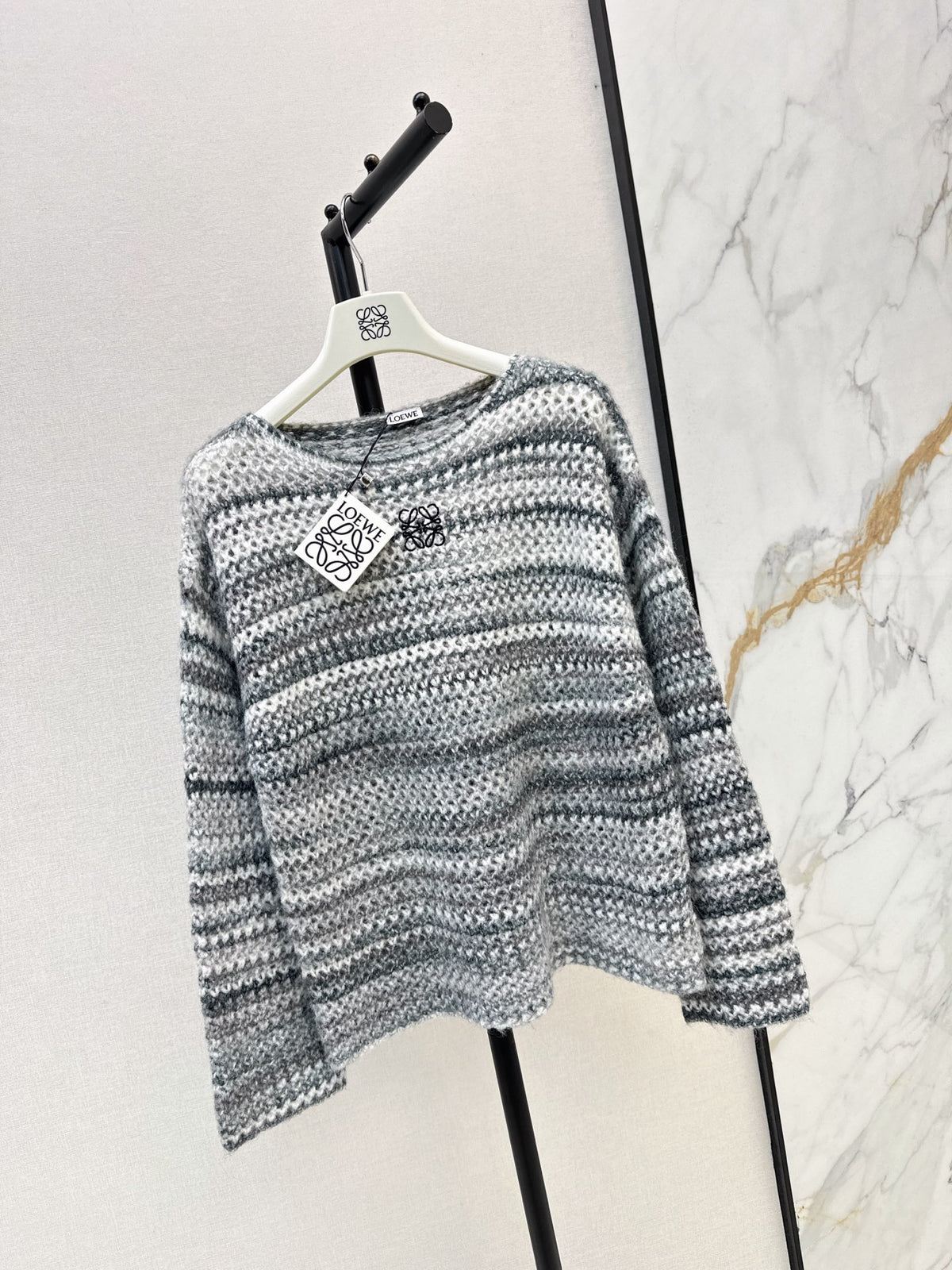 26FW New: Gradient Striped Cut-Out Knit Sweater 🩶🩷