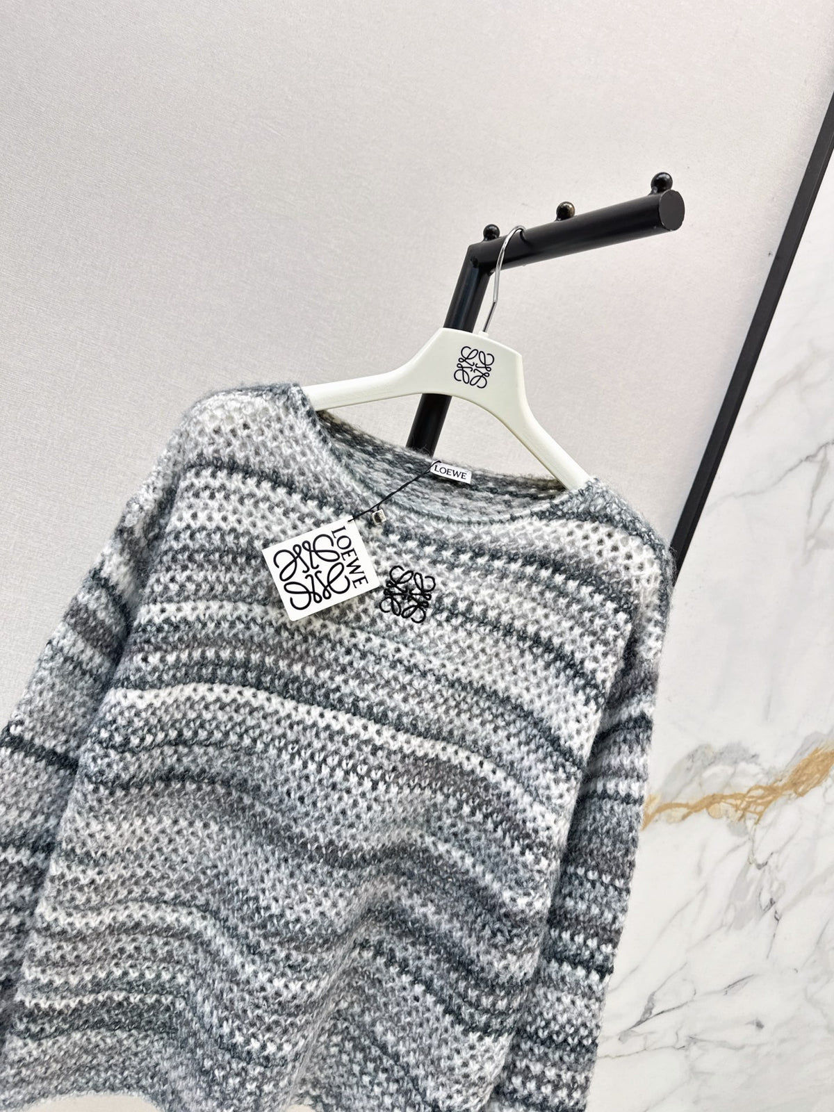 26FW New: Gradient Striped Cut-Out Knit Sweater 🩶🩷
