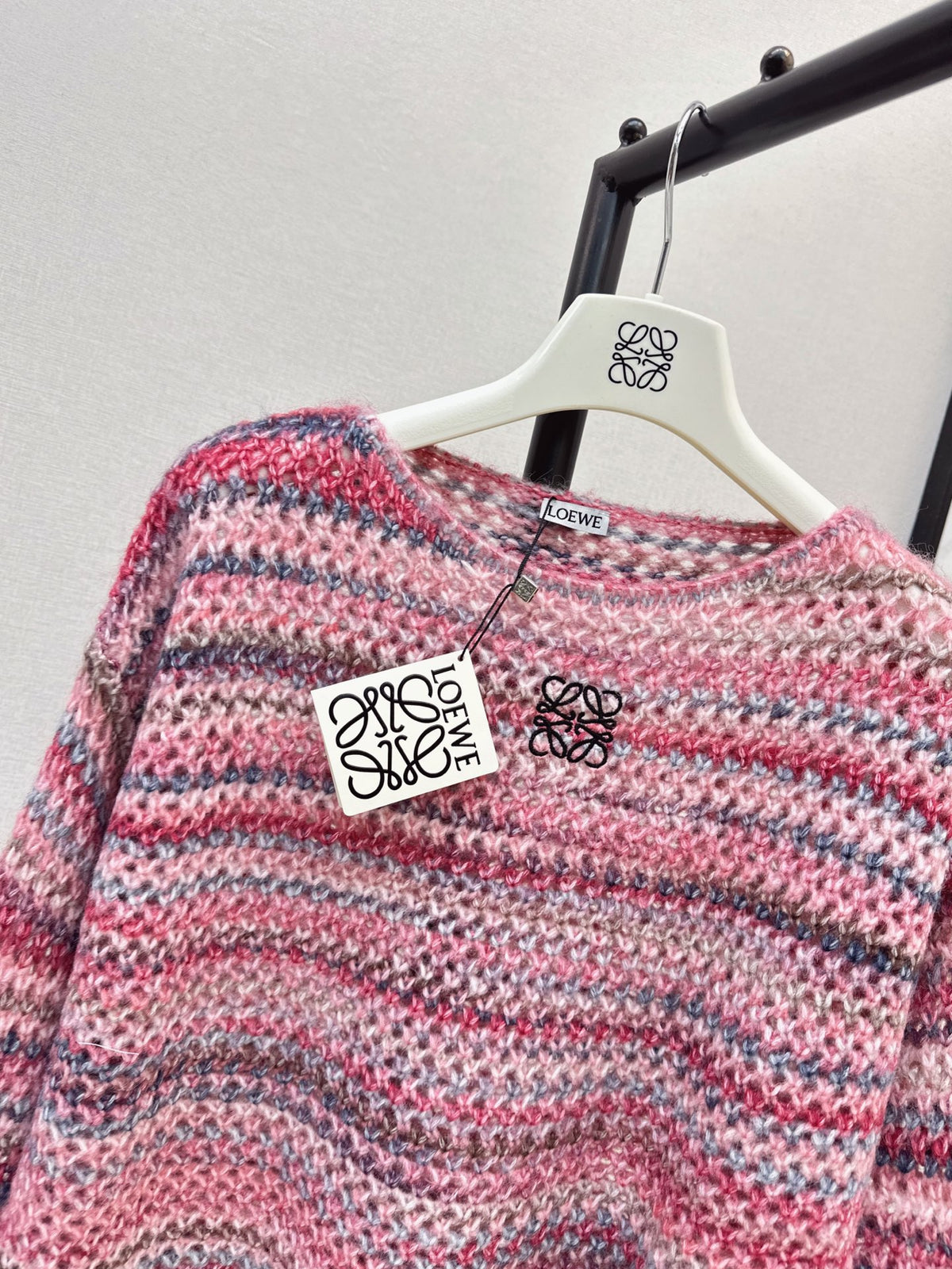 26FW New: Gradient Striped Cut-Out Knit Sweater 🩶🩷