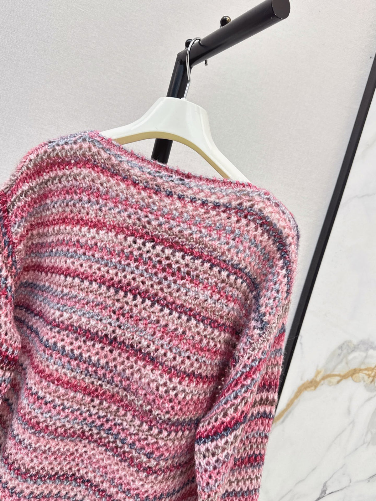 26FW New: Gradient Striped Cut-Out Knit Sweater 🩶🩷