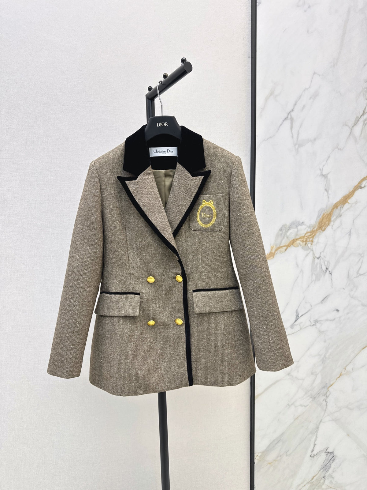 26FW New Badge-Embellished Blazer 🤎🩶