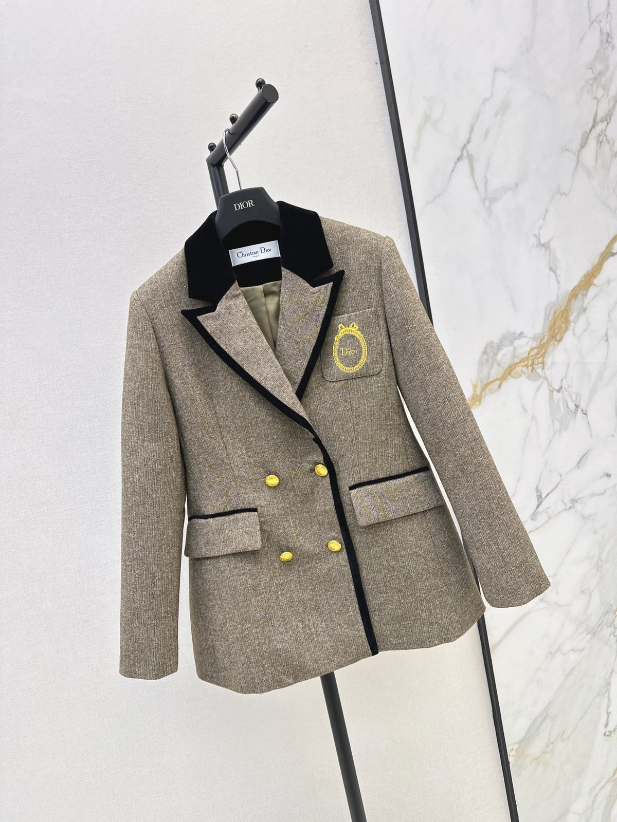 26FW New Badge-Embellished Blazer 🤎🩶
