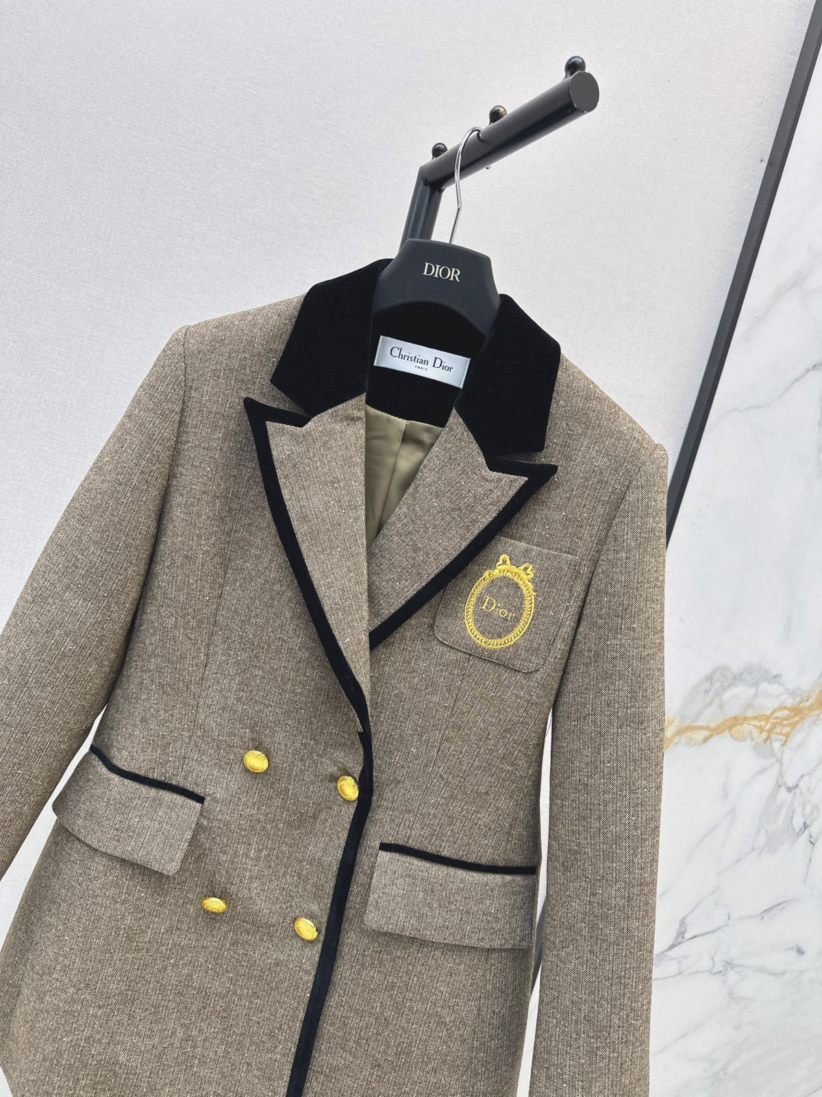 26FW New Badge-Embellished Blazer 🤎🩶