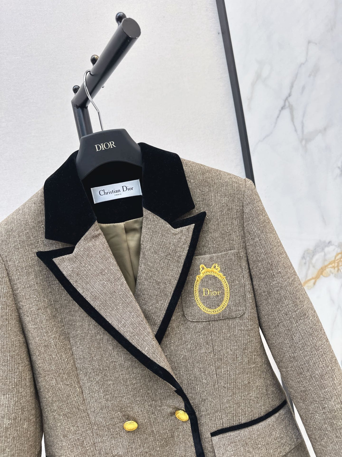 26FW New Badge-Embellished Blazer 🤎🩶