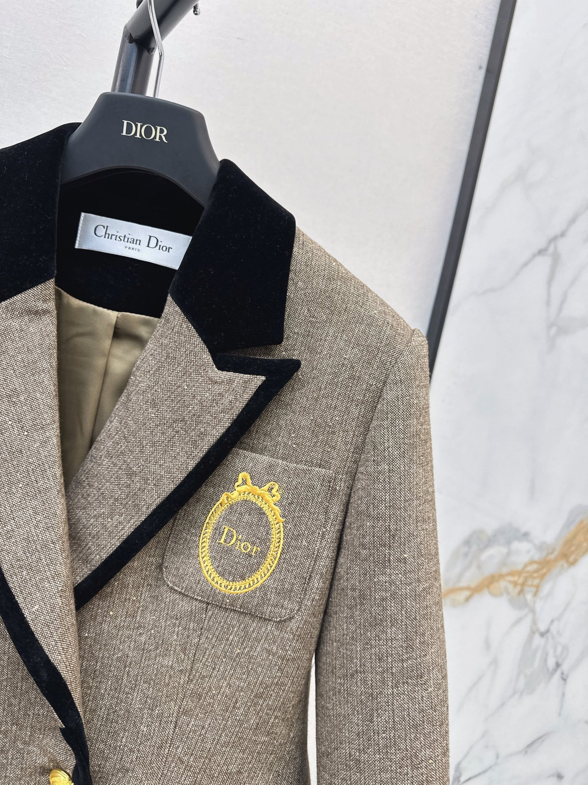 26FW New Badge-Embellished Blazer 🤎🩶