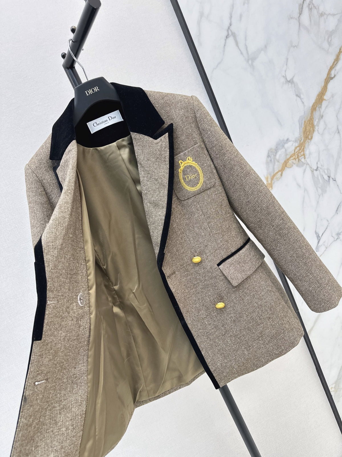 26FW New Badge-Embellished Blazer 🤎🩶
