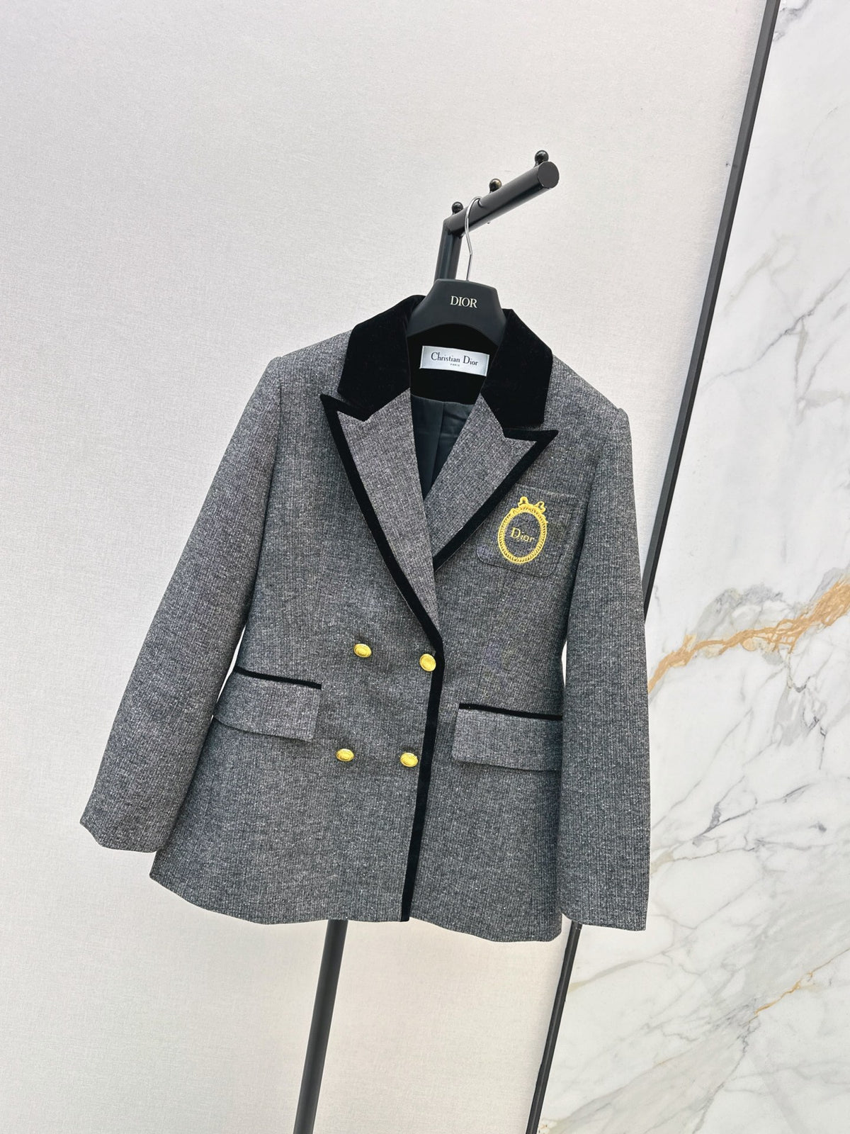 26FW New Badge-Embellished Blazer 🤎🩶