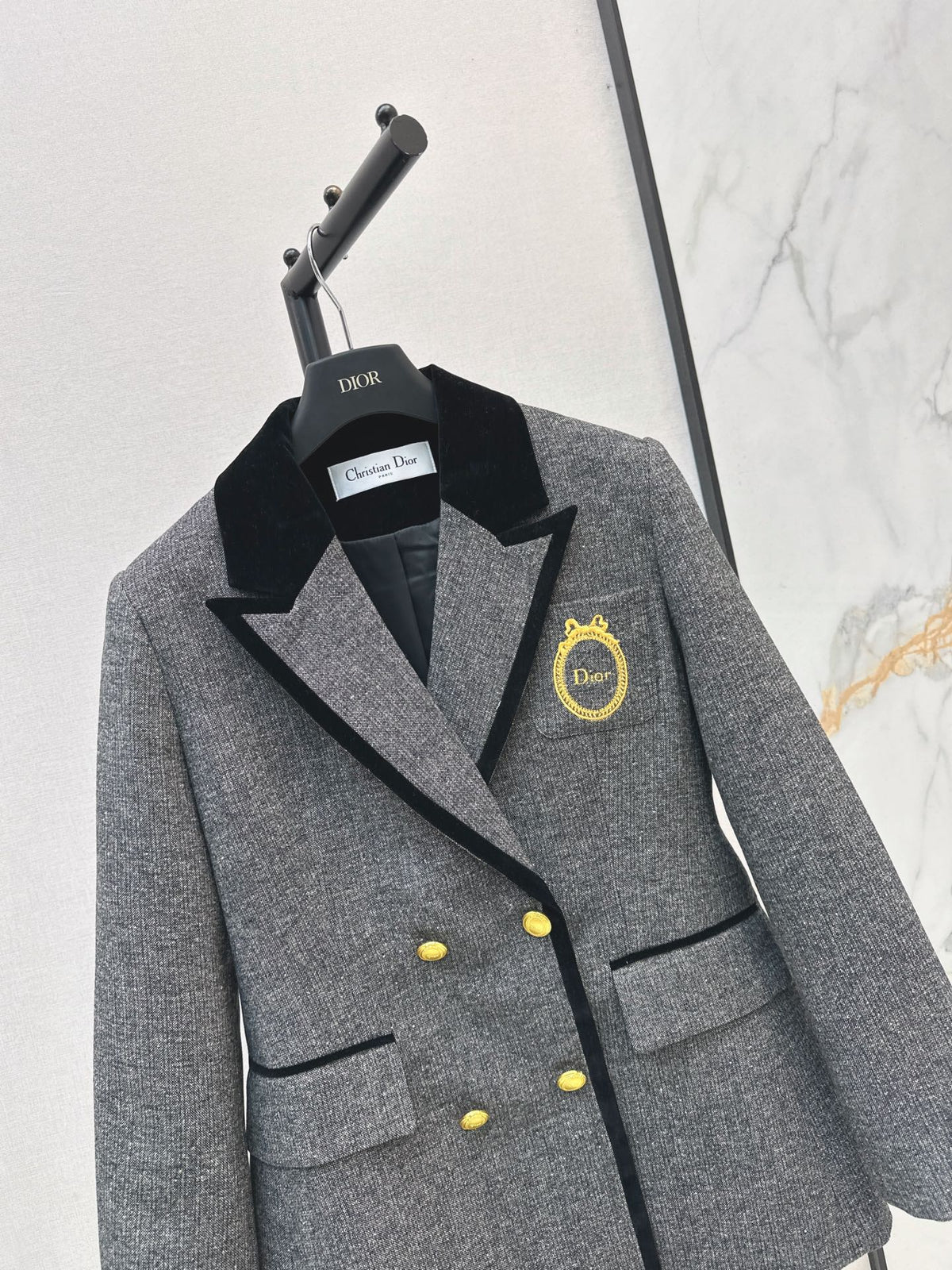 26FW New Badge-Embellished Blazer 🤎🩶