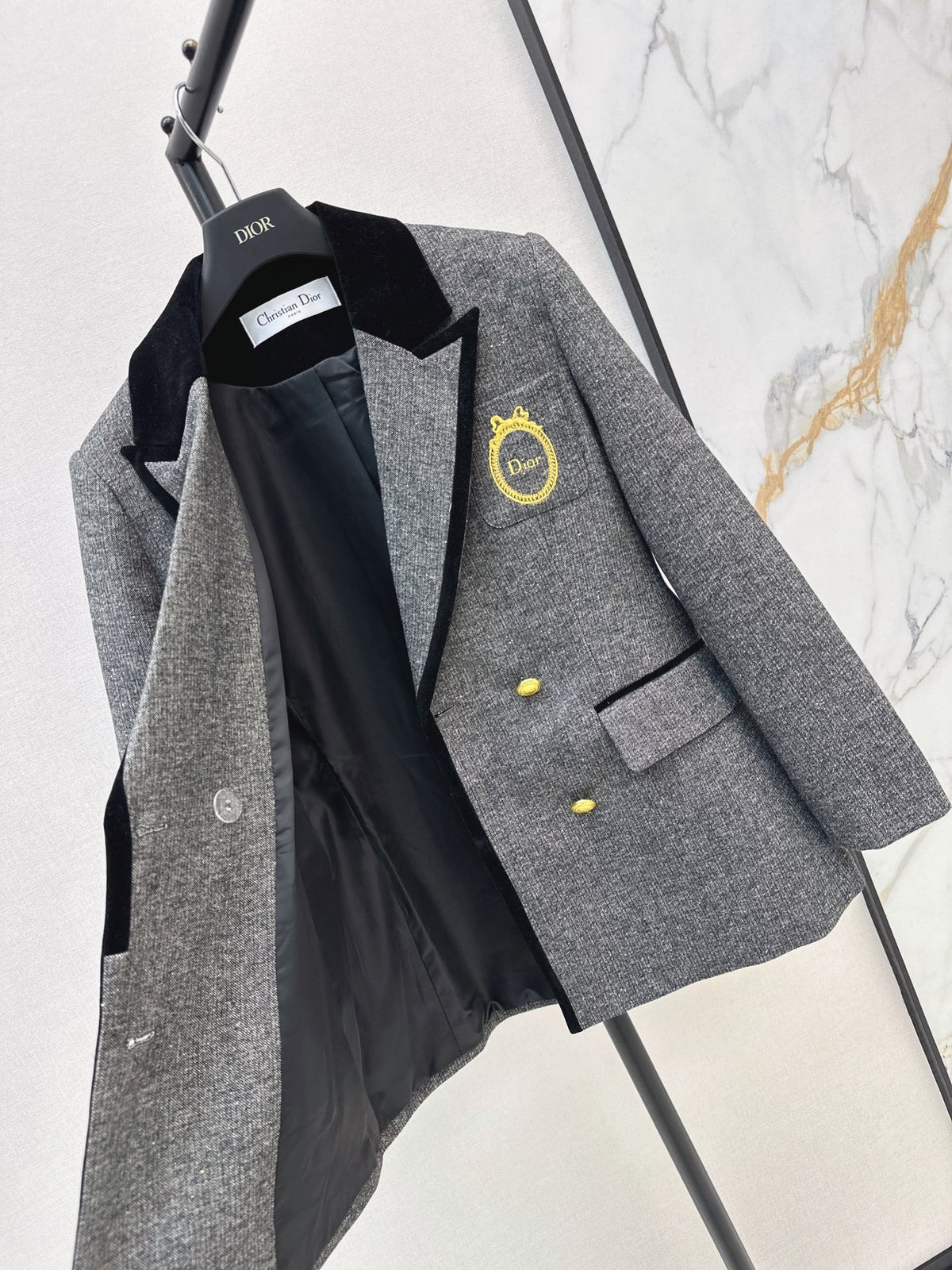 26FW New Badge-Embellished Blazer 🤎🩶