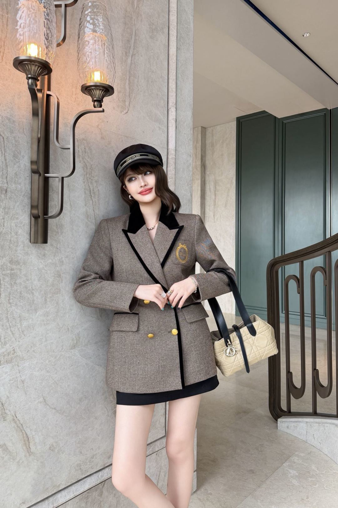 26FW New Badge-Embellished Blazer 🤎🩶
