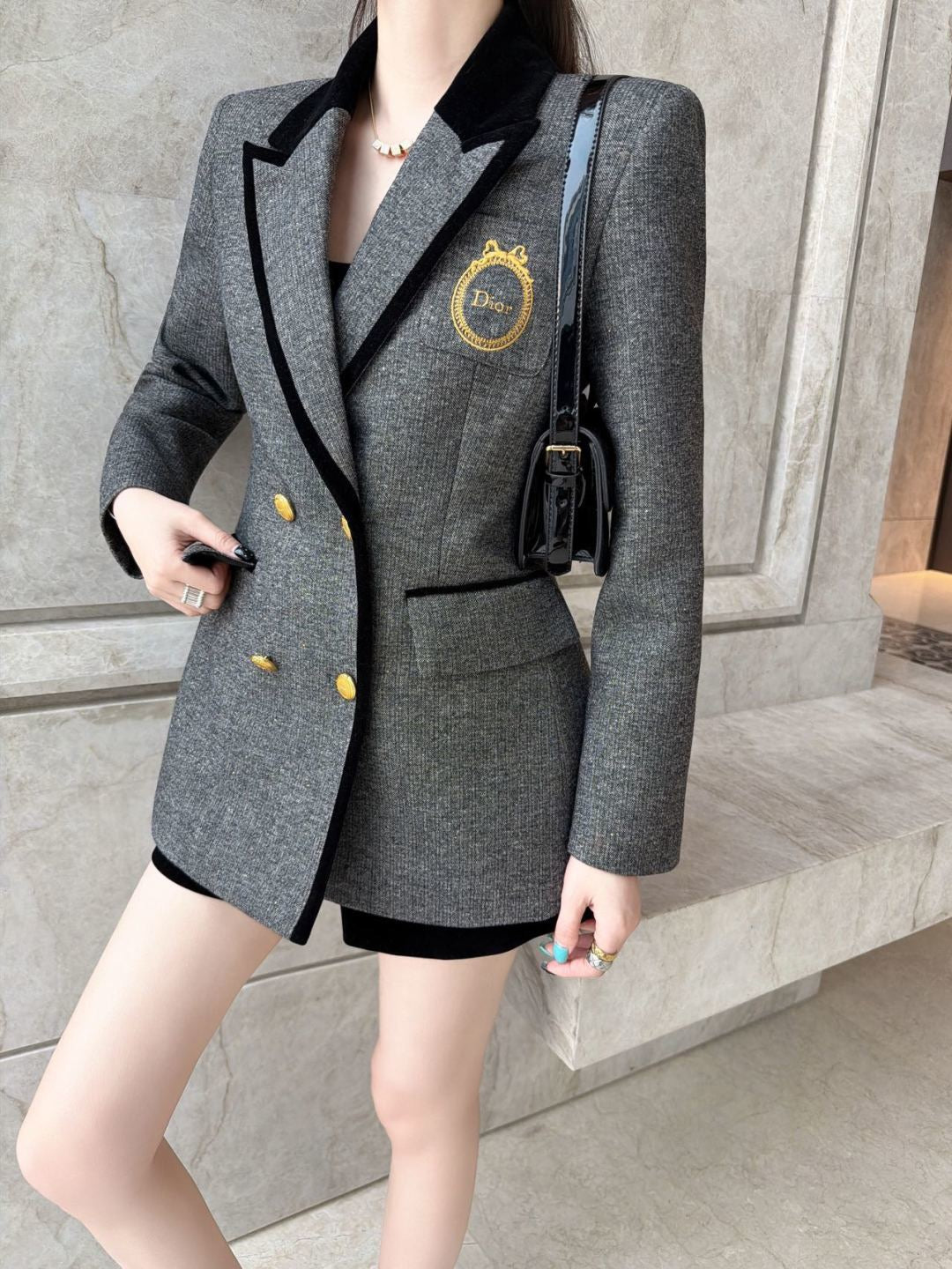 26FW New Badge-Embellished Blazer 🤎🩶