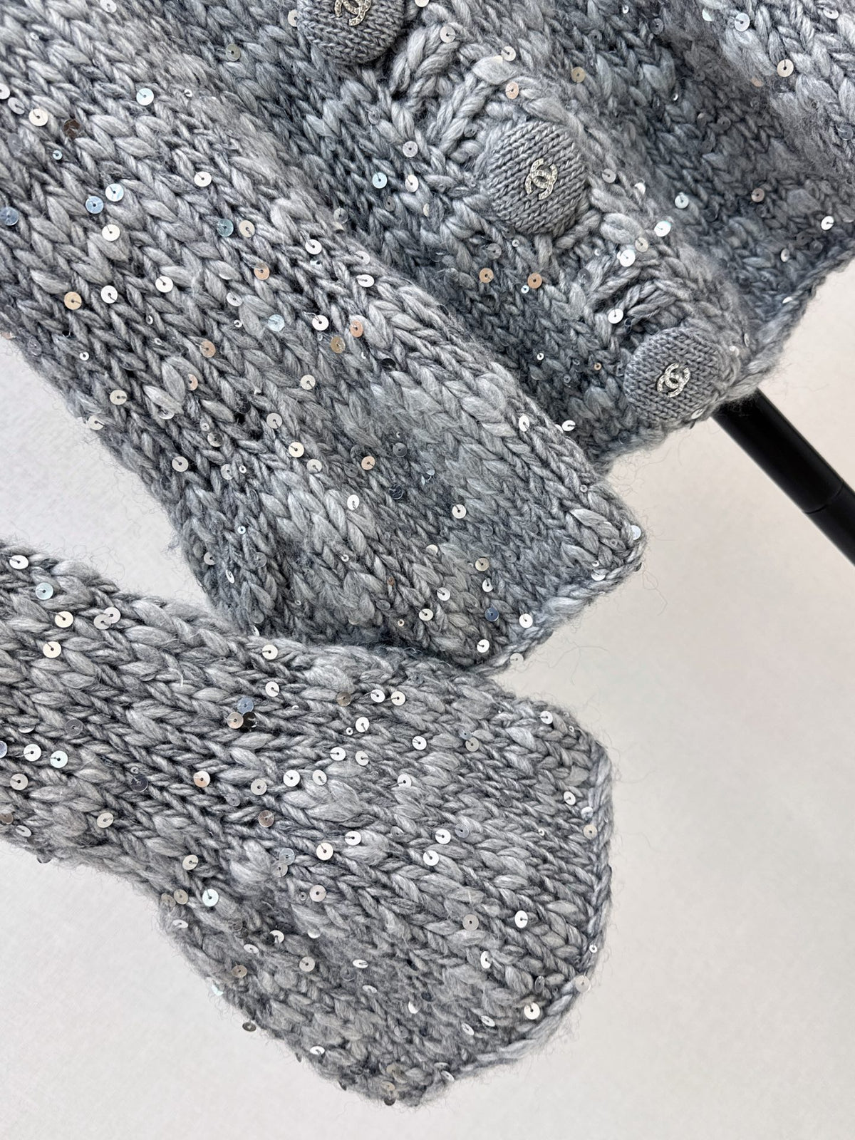 26FW New Sequin-Yarn Crew-Neck Knitted Cardigan 🩶
