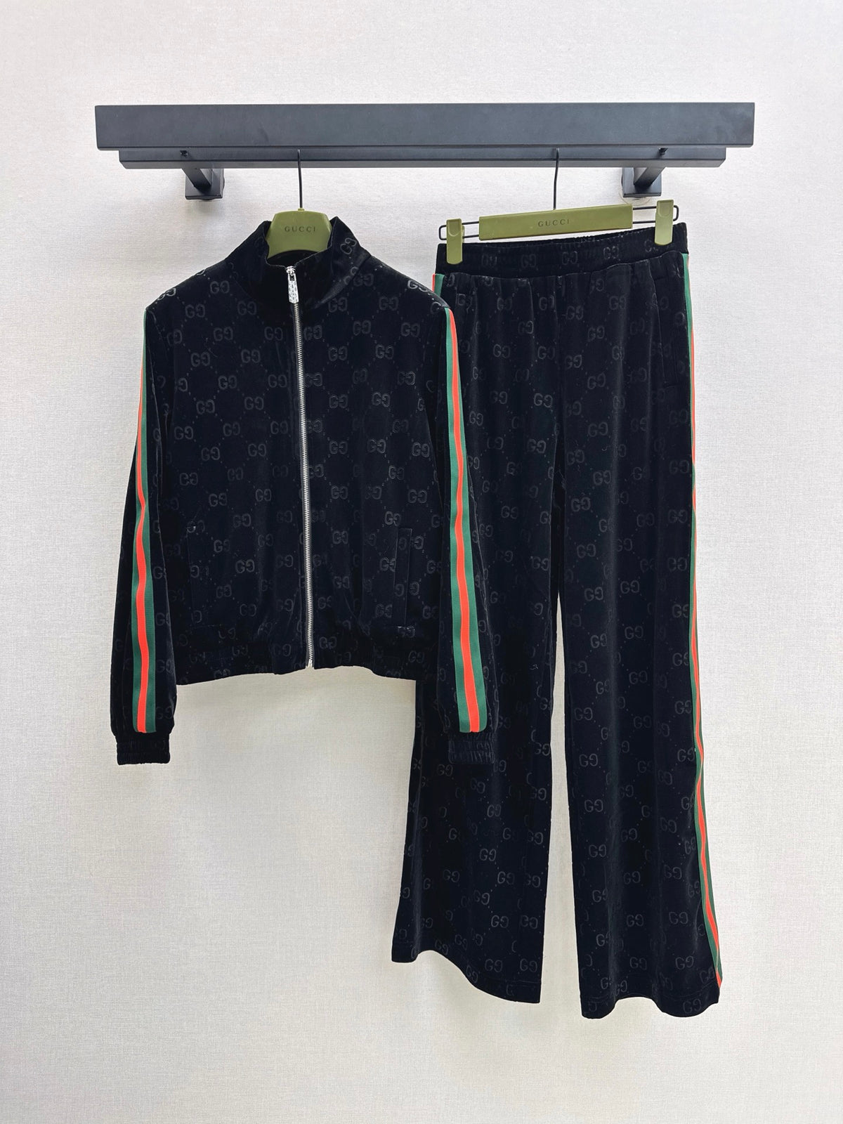 26FW New Casual Velour Set 🖤 = Stand-collar casual jacket + straight-leg trousers with an elasticated waist