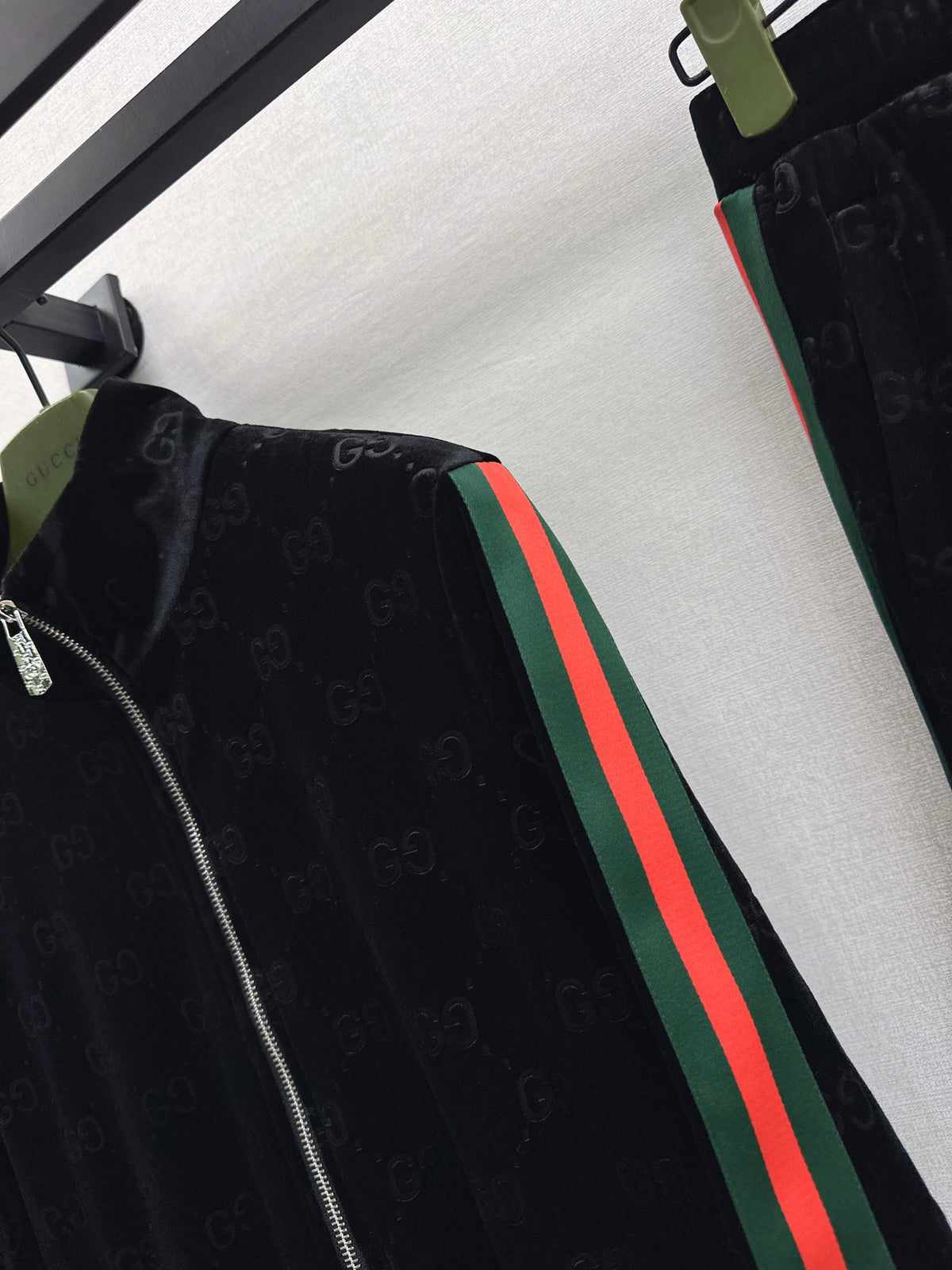 26FW New Casual Velour Set 🖤 = Stand-collar casual jacket + straight-leg trousers with an elasticated waist