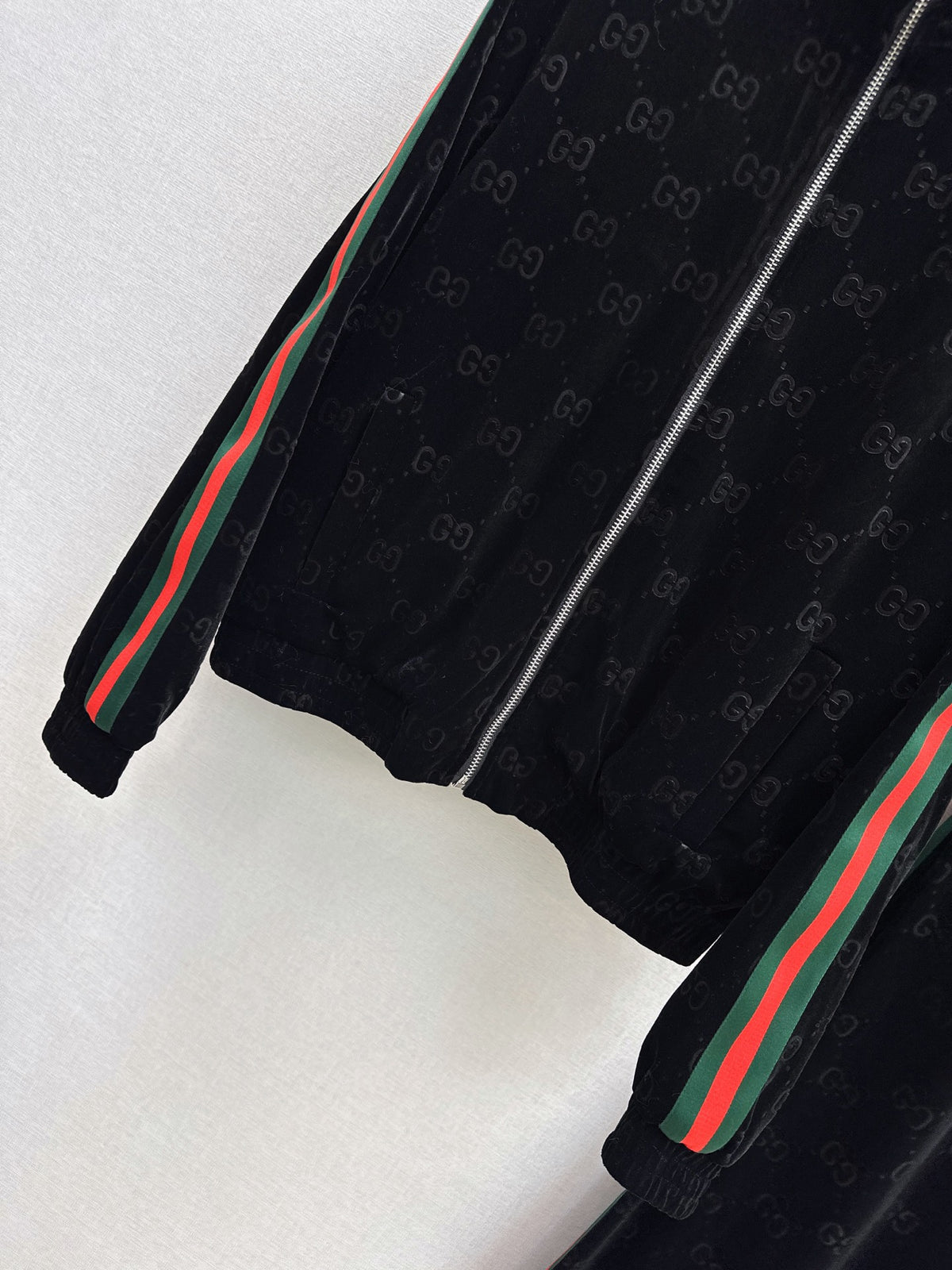 26FW New Casual Velour Set 🖤 = Stand-collar casual jacket + straight-leg trousers with an elasticated waist
