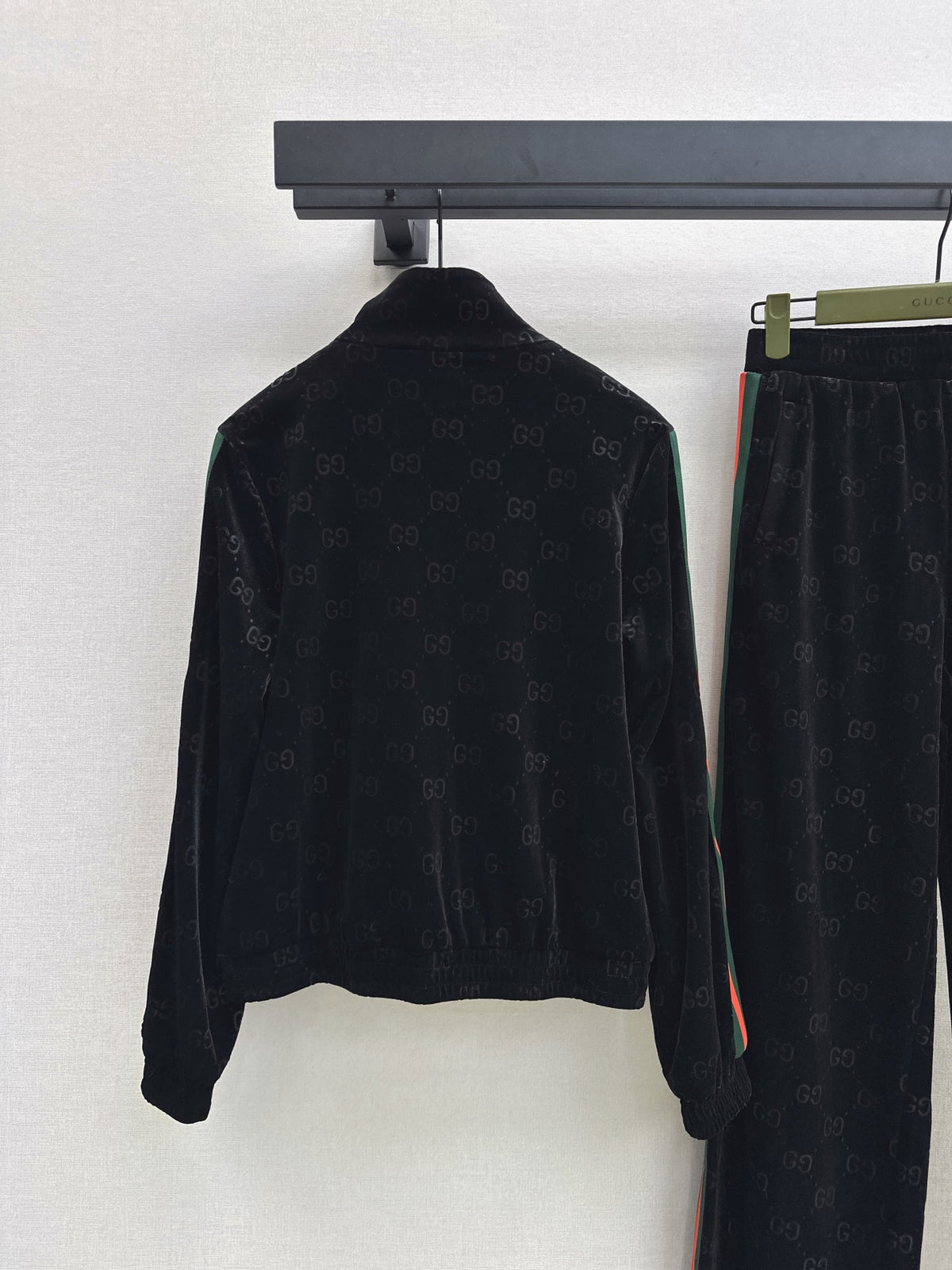 26FW New Casual Velour Set 🖤 = Stand-collar casual jacket + straight-leg trousers with an elasticated waist