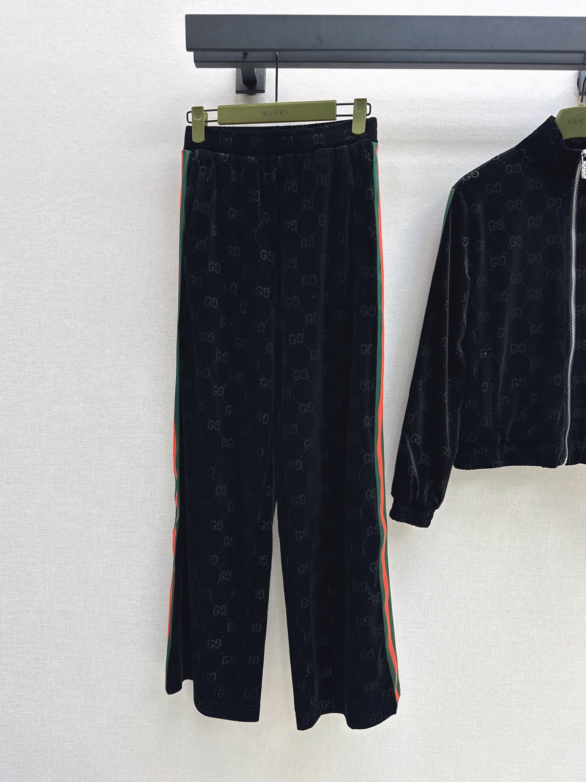 26FW New Casual Velour Set 🖤 = Stand-collar casual jacket + straight-leg trousers with an elasticated waist