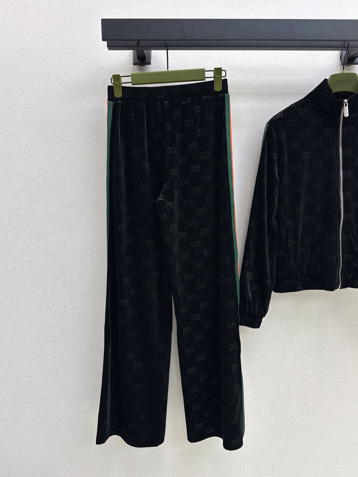 26FW New Casual Velour Set 🖤 = Stand-collar casual jacket + straight-leg trousers with an elasticated waist