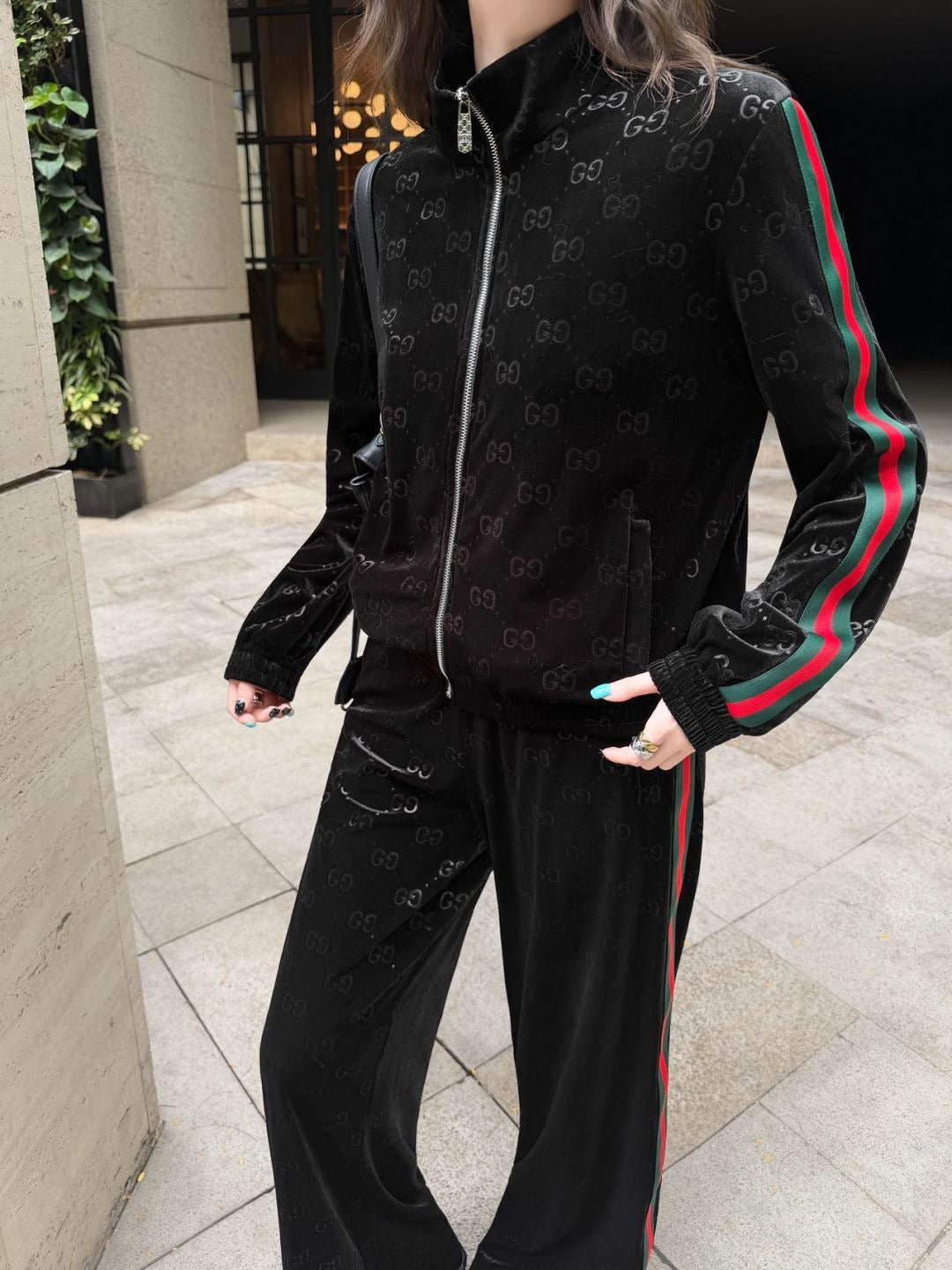 26FW New Casual Velour Set 🖤 = Stand-collar casual jacket + straight-leg trousers with an elasticated waist