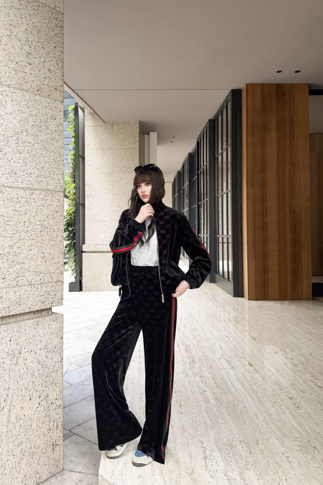 26FW New Casual Velour Set 🖤 = Stand-collar casual jacket + straight-leg trousers with an elasticated waist