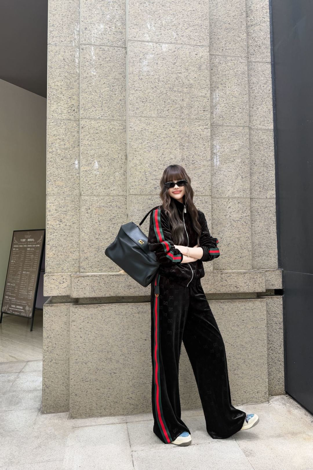 26FW New Casual Velour Set 🖤 = Stand-collar casual jacket + straight-leg trousers with an elasticated waist