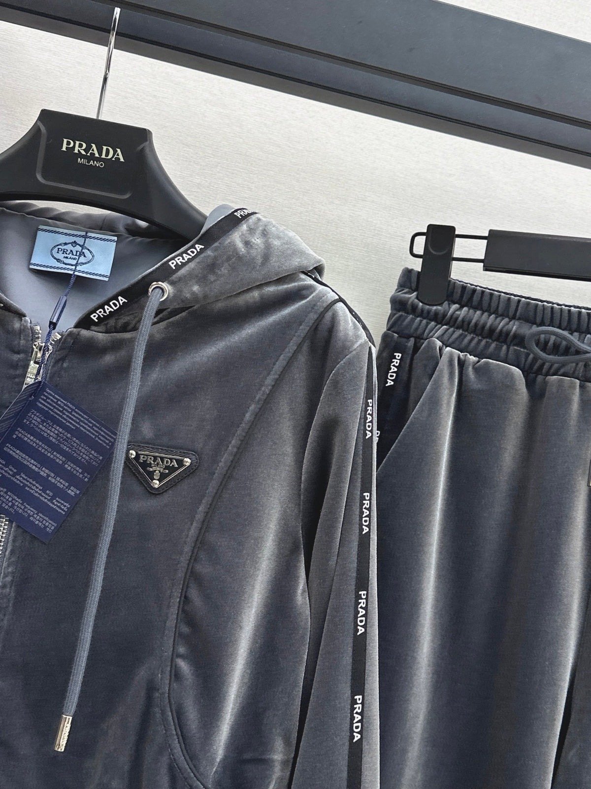 26FW New Casual Velour Set 🩶🖤 Hooded Casual Jacket + Straight-Leg Pants with Elastic Waist
