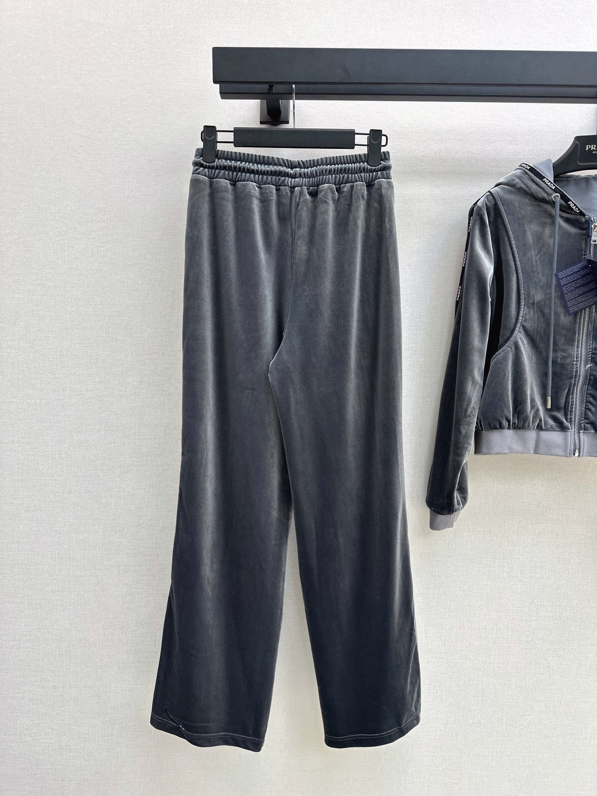 26FW New Casual Velour Set 🩶🖤 Hooded Casual Jacket + Straight-Leg Pants with Elastic Waist