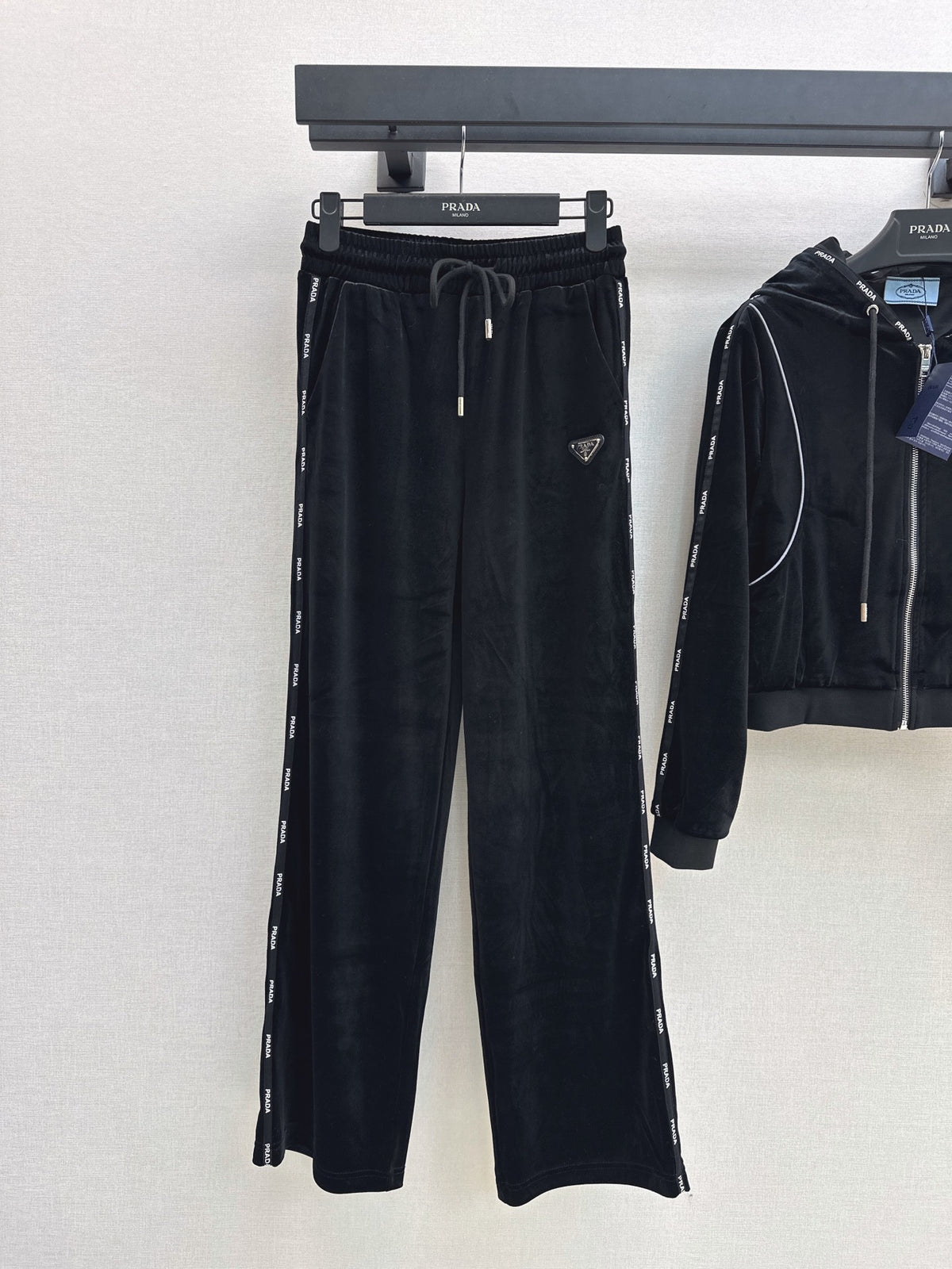 26FW New Casual Velour Set 🩶🖤 Hooded Casual Jacket + Straight-Leg Pants with Elastic Waist