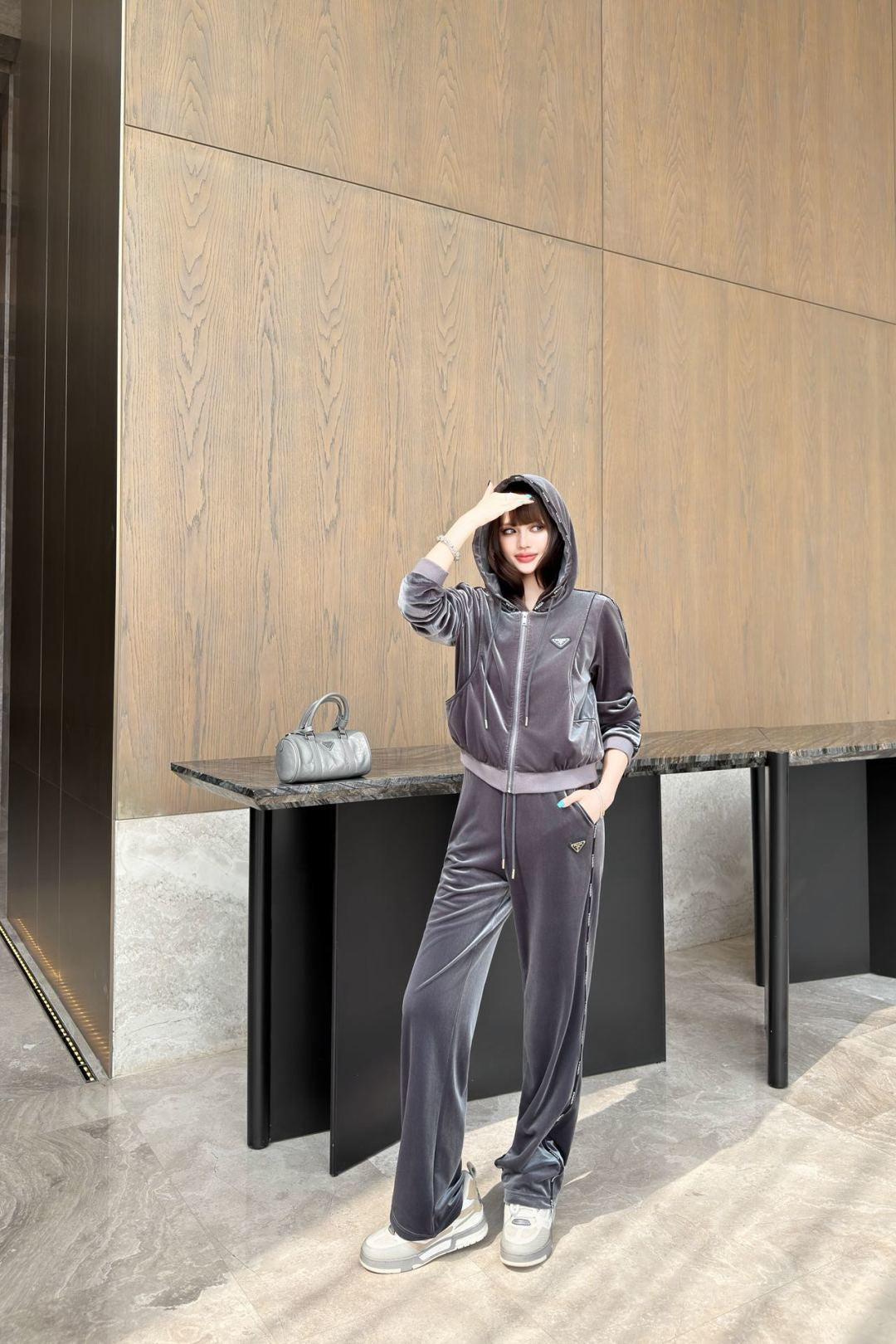 26FW New Casual Velour Set 🩶🖤 Hooded Casual Jacket + Straight-Leg Pants with Elastic Waist