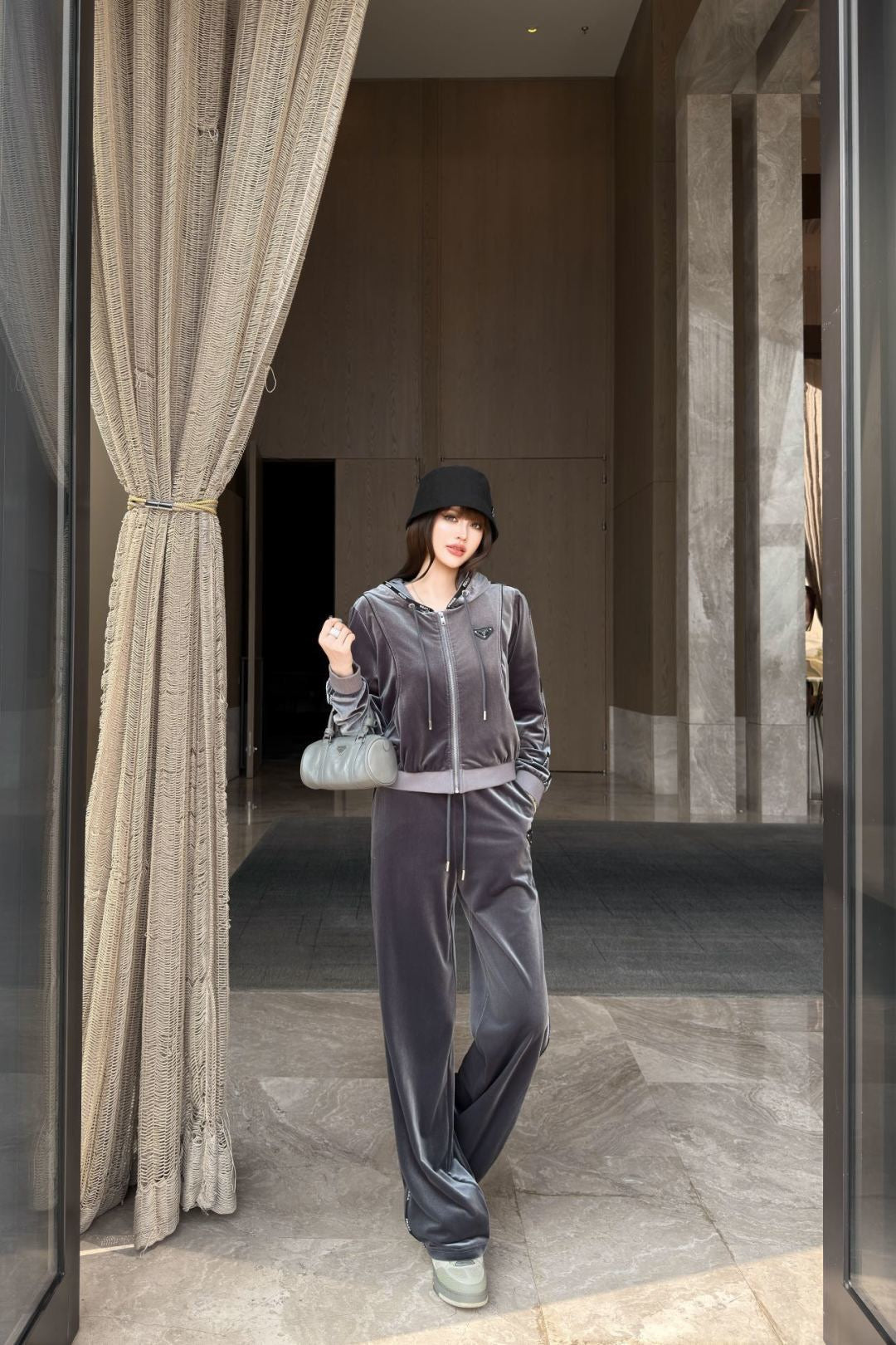 26FW New Casual Velour Set 🩶🖤 Hooded Casual Jacket + Straight-Leg Pants with Elastic Waist