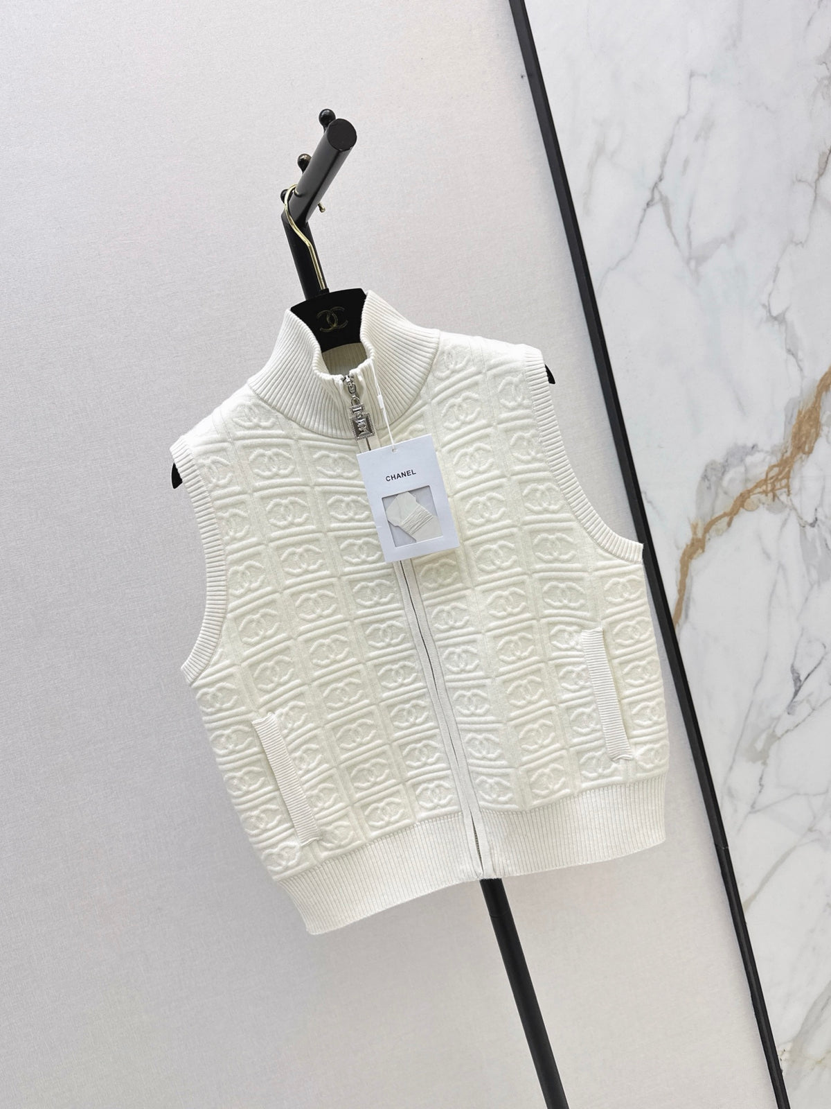 26FW New Stand-Collar Sleeveless Vest 🤍🖤
