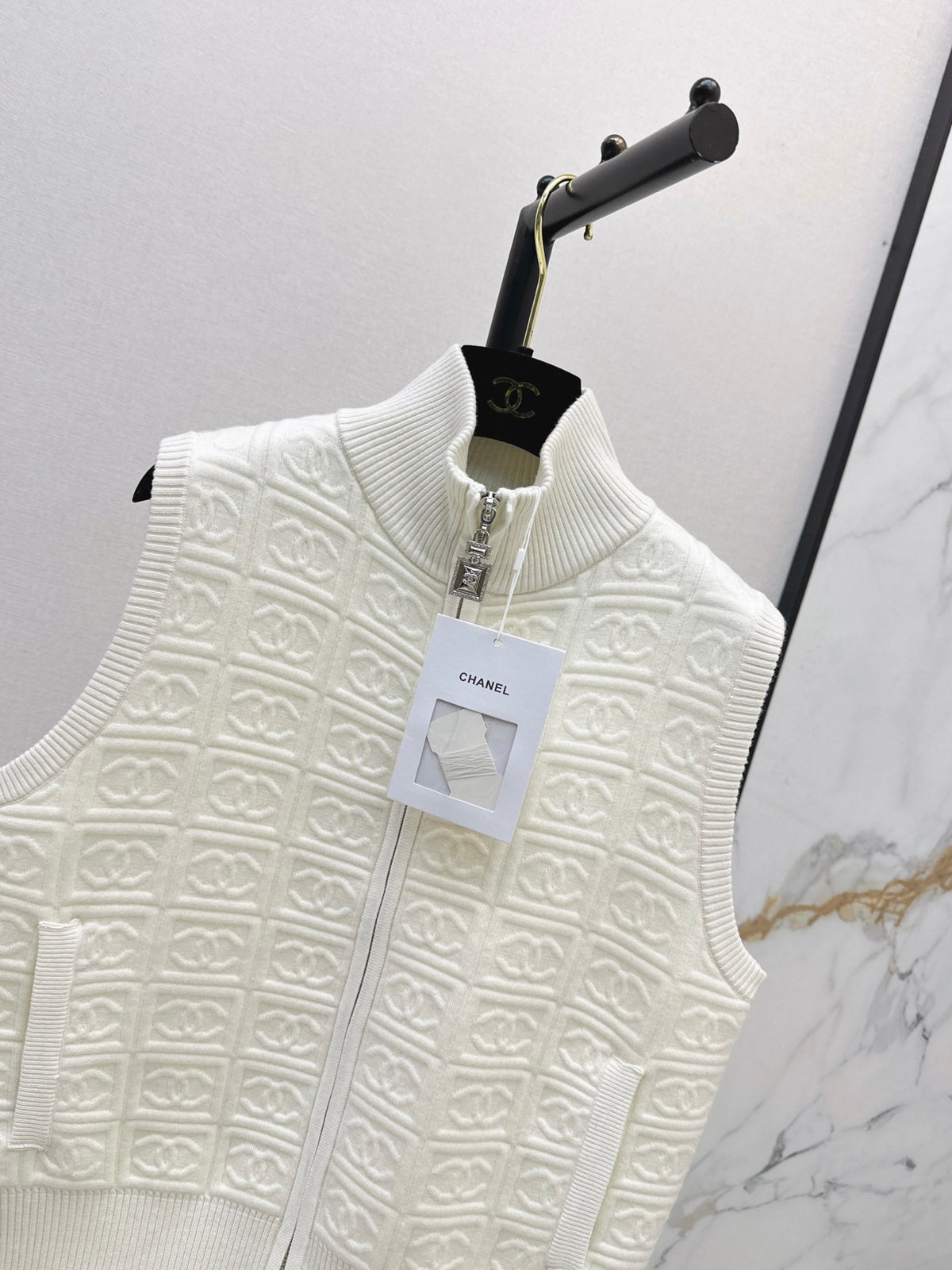 26FW New Stand-Collar Sleeveless Vest 🤍🖤