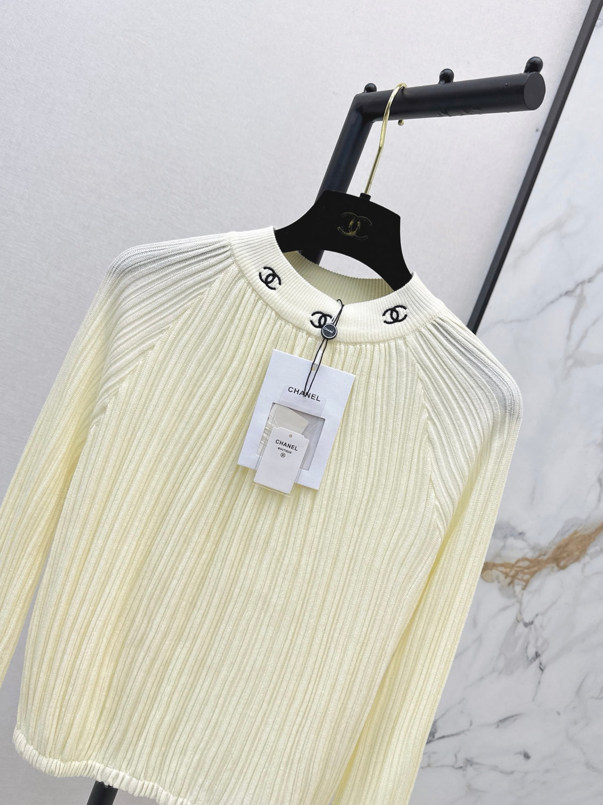 26FW New Embroidered Knit Top 🤍🤎
