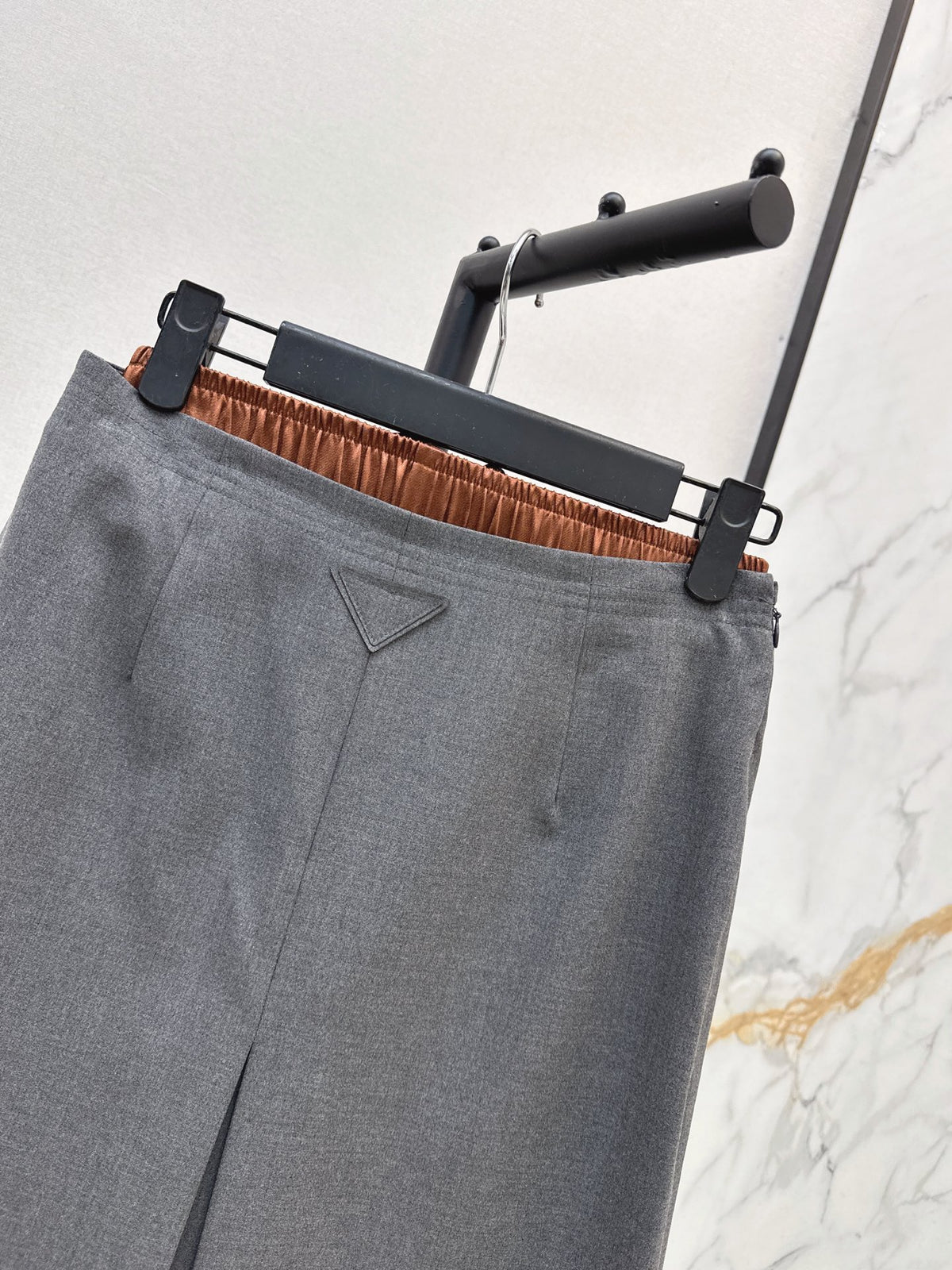 26FW New Two-Piece Set: Color-Block Mid-Length Skirt 🩶