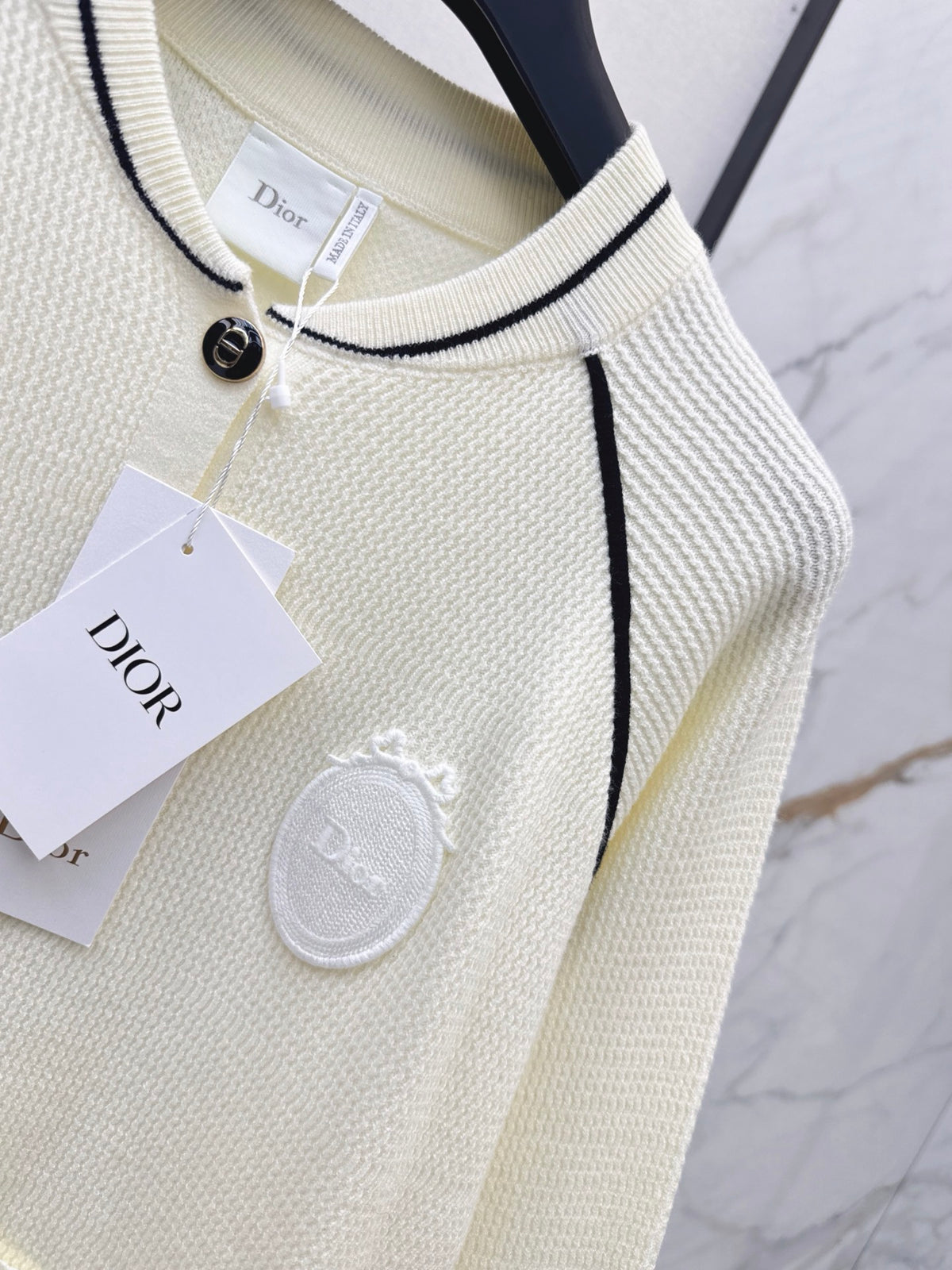 26FW New Badge-Embroidered Knit Cardigan 🤍🖤